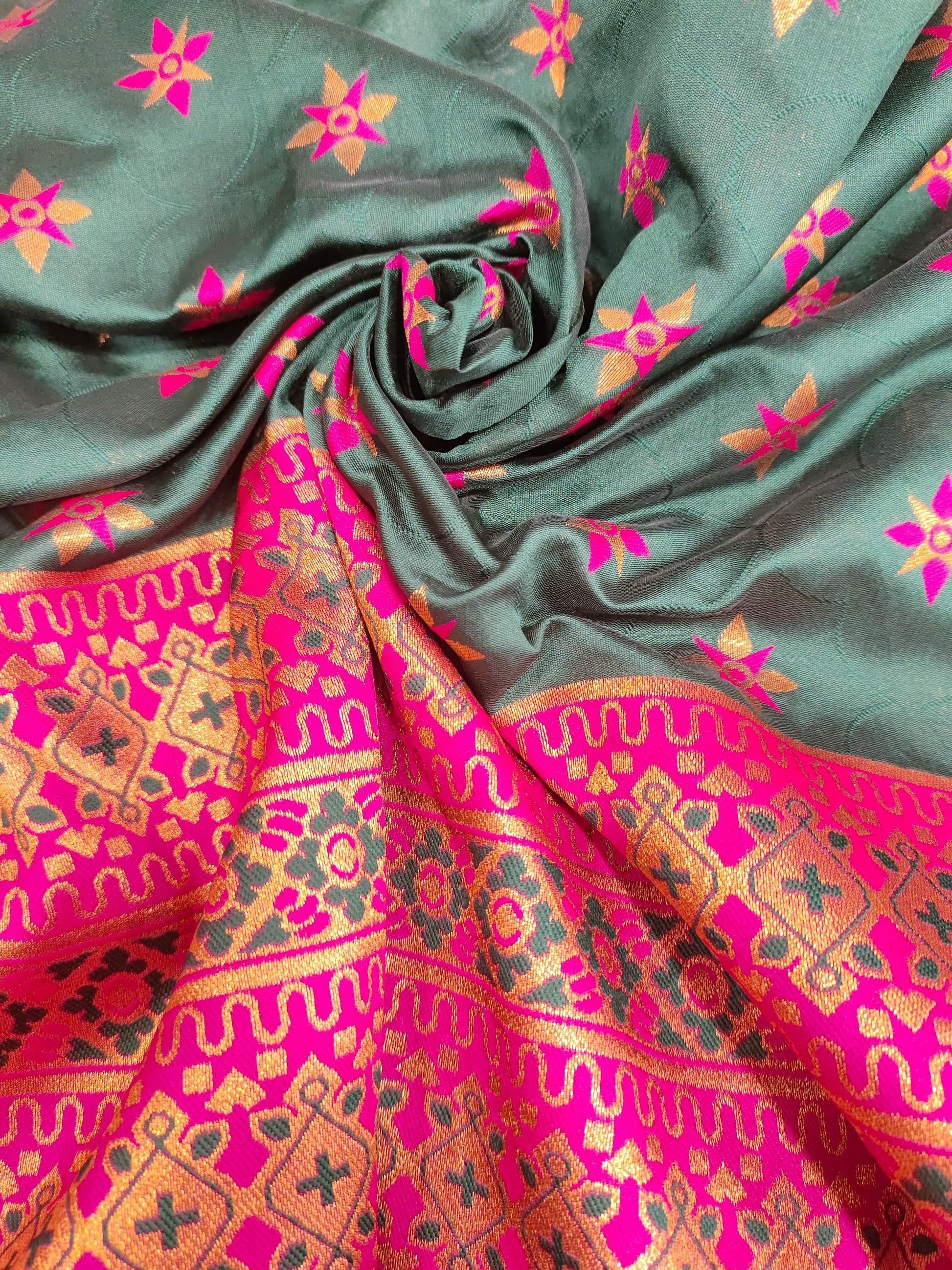 Banarasi silk border with green and pink color