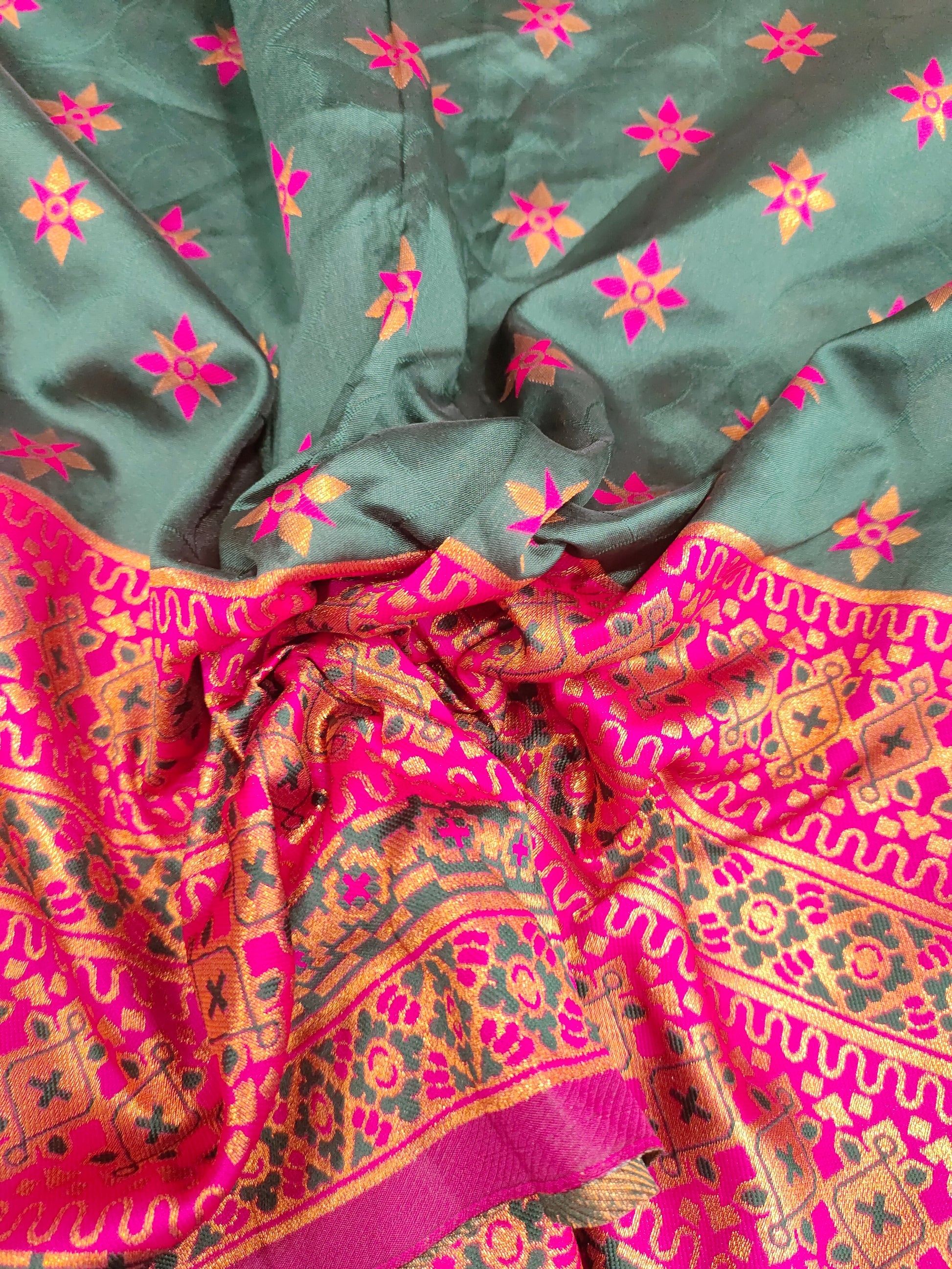 Banarasi silk border with green and pink color
