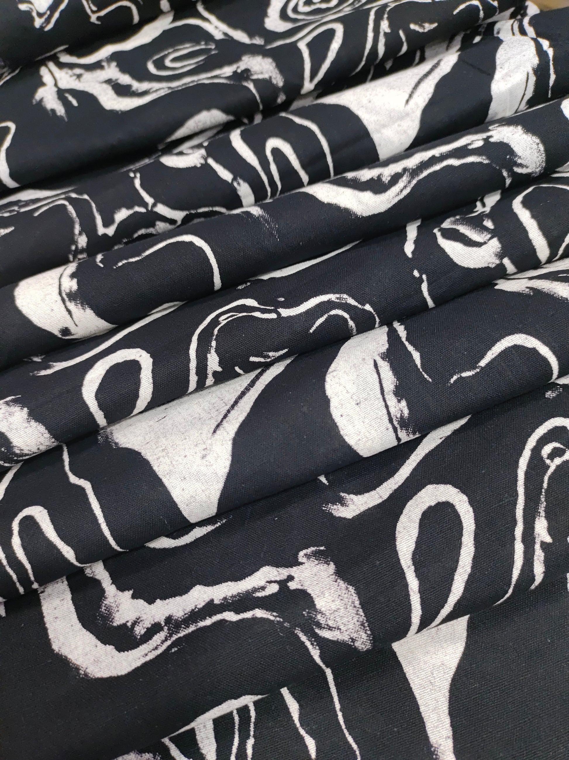 Flex aishani black & white print