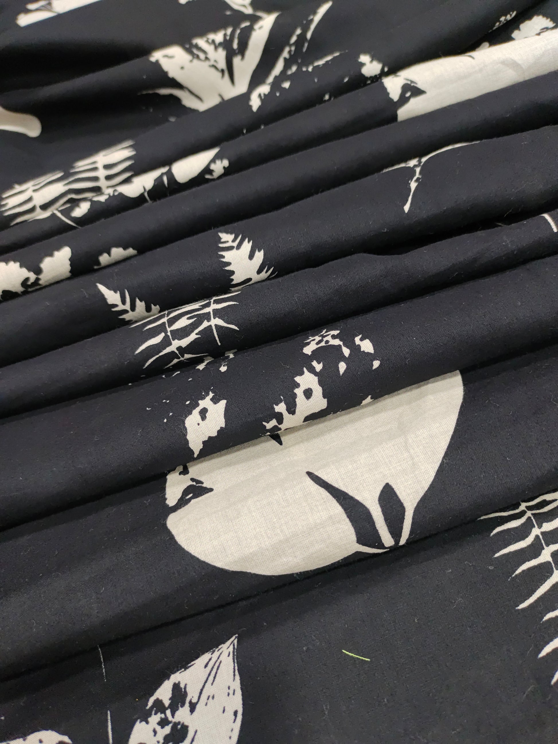 Cotton 60x60 discharge floral black and white print