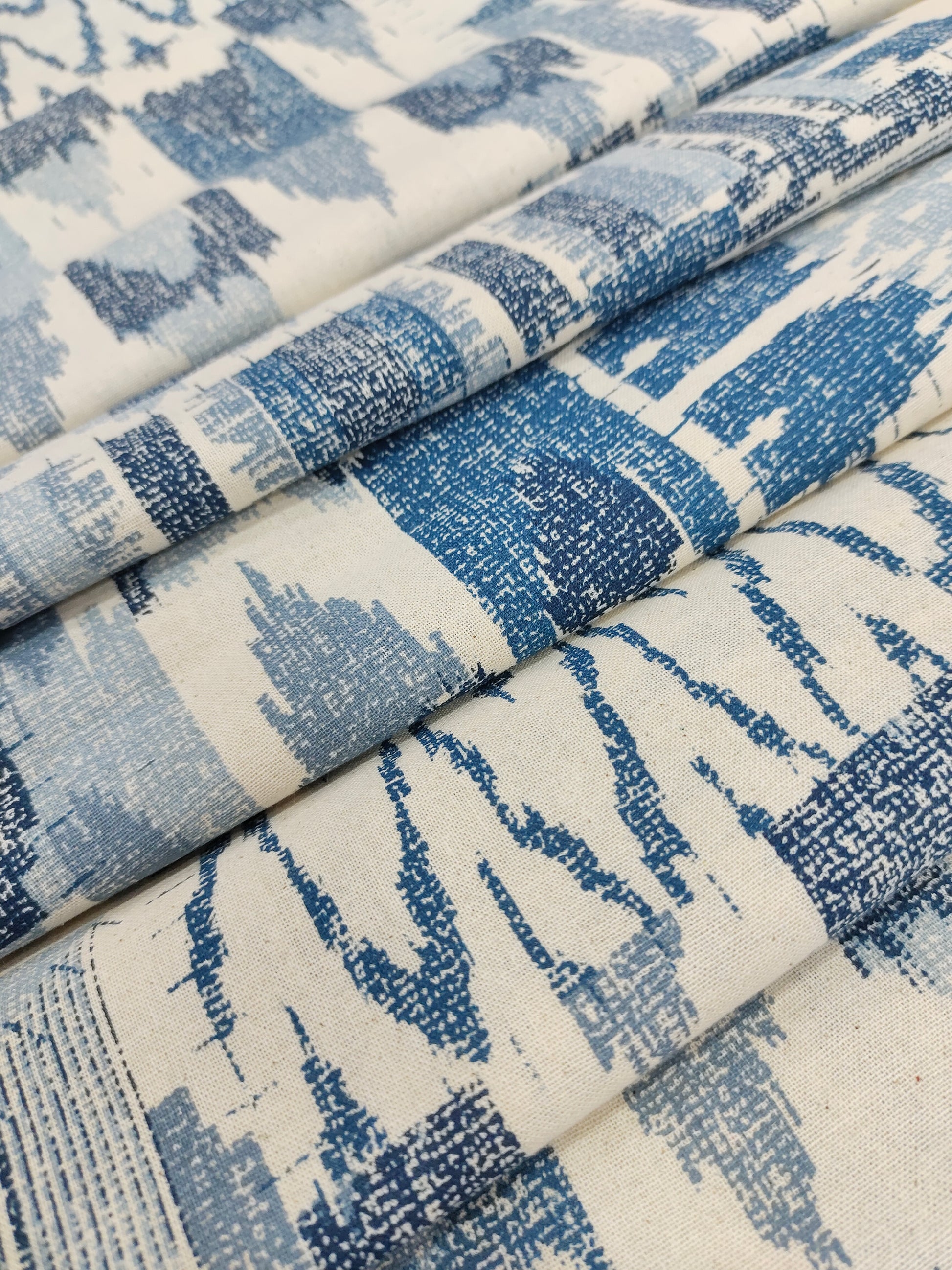 Flex cotton fabric with light and dark blue print