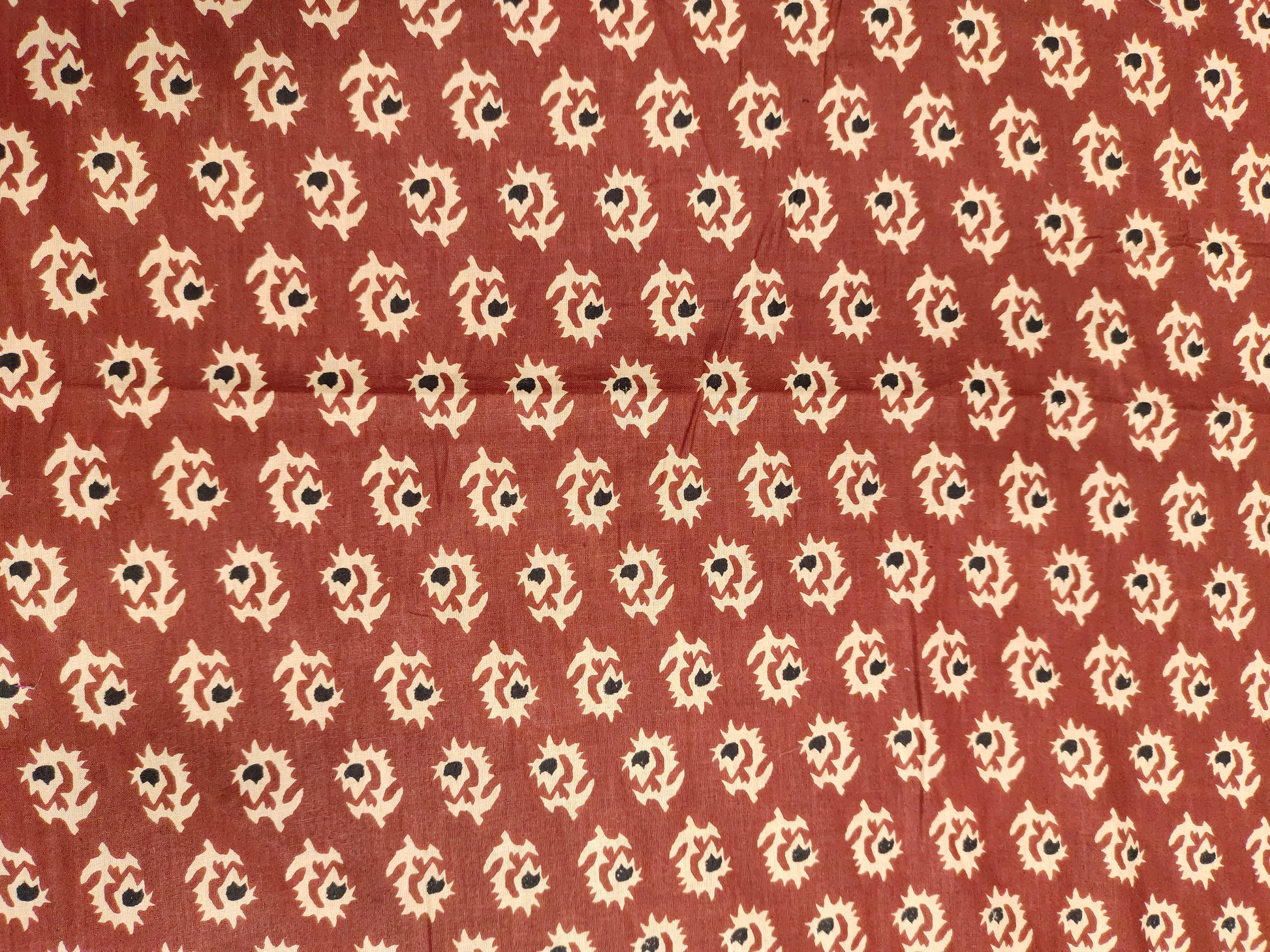 Cotton screen print marron base with beige and black motifs