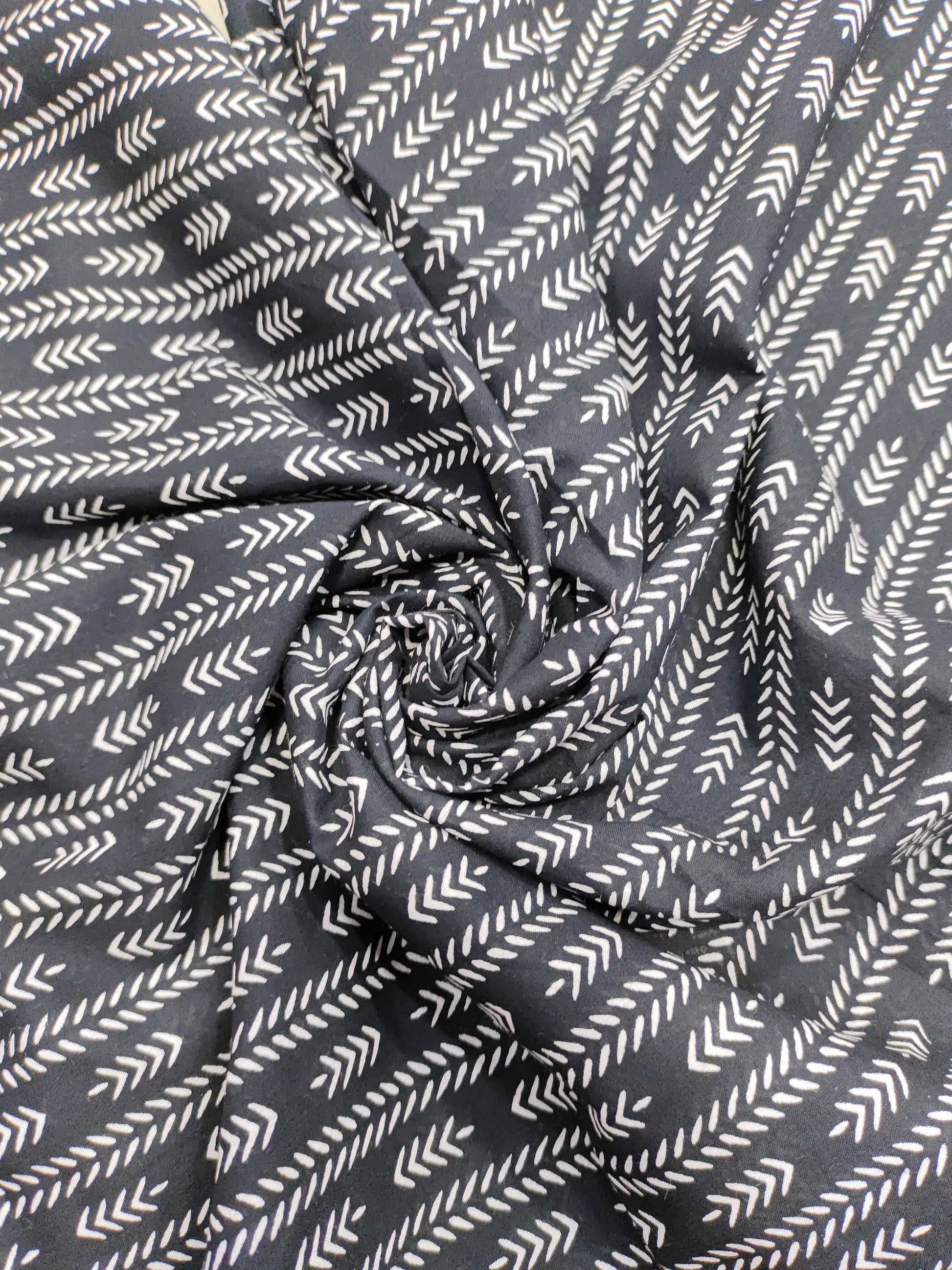 Black and white stripes print