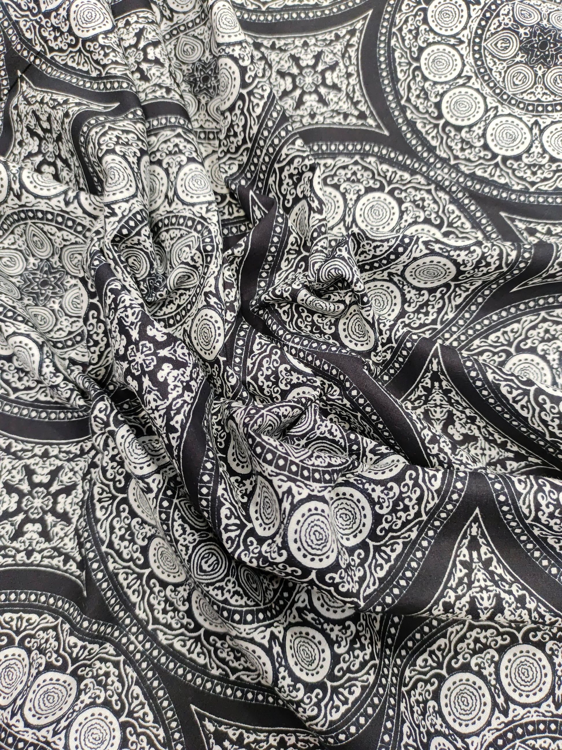 White and black circle print