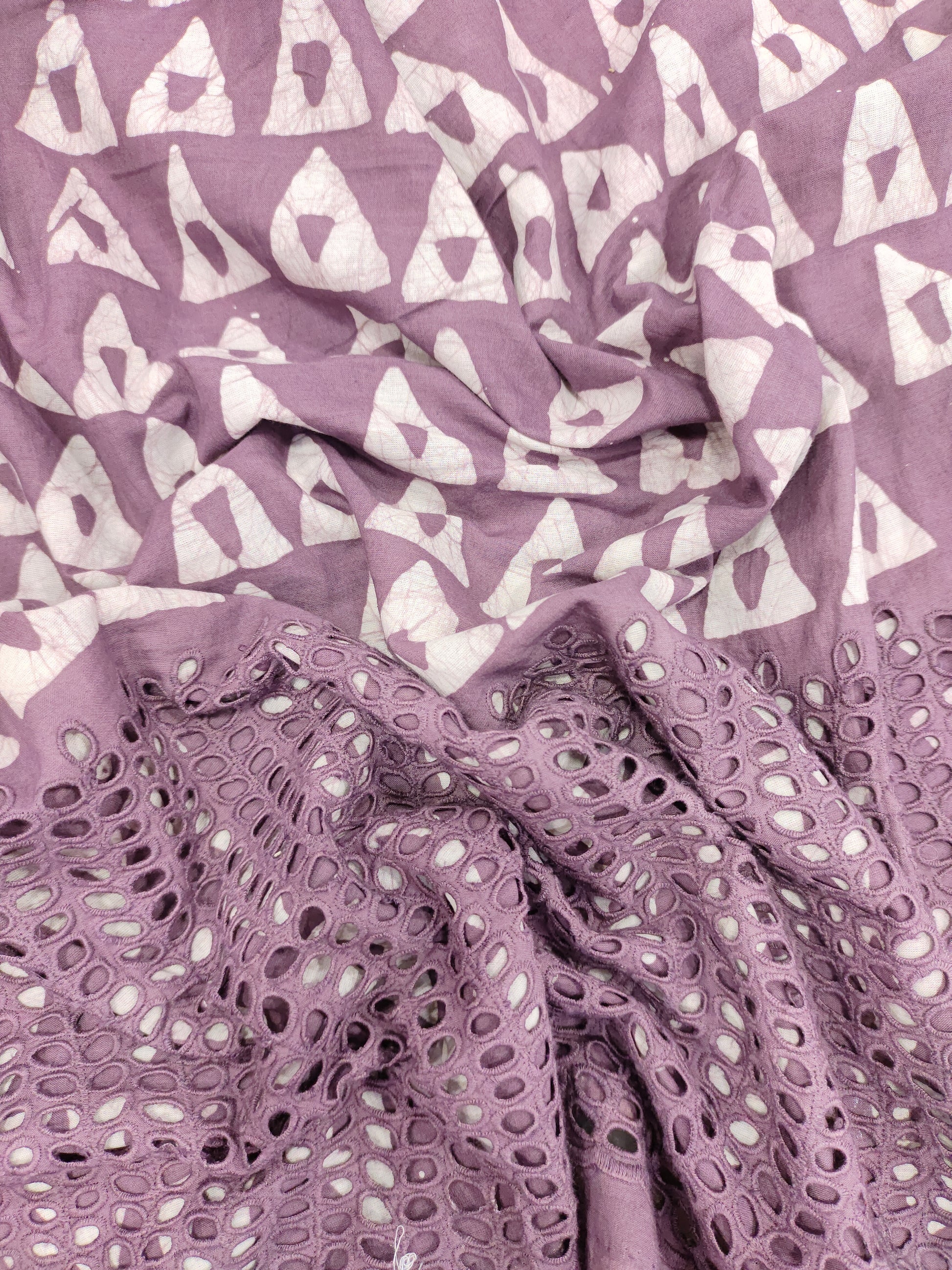 Light mauve cotton fabric with schifili embroidery