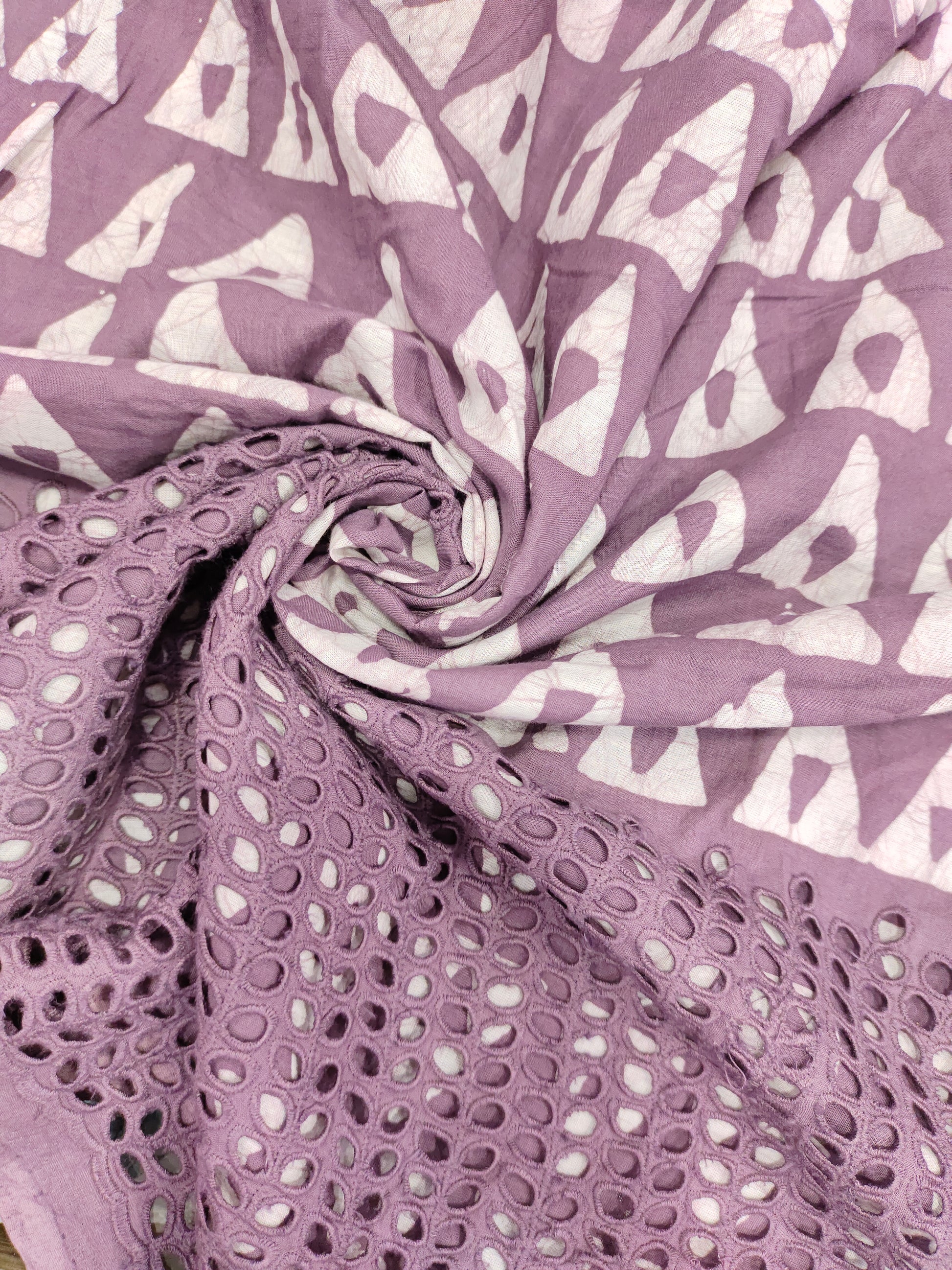 Light mauve cotton fabric with schifili embroidery