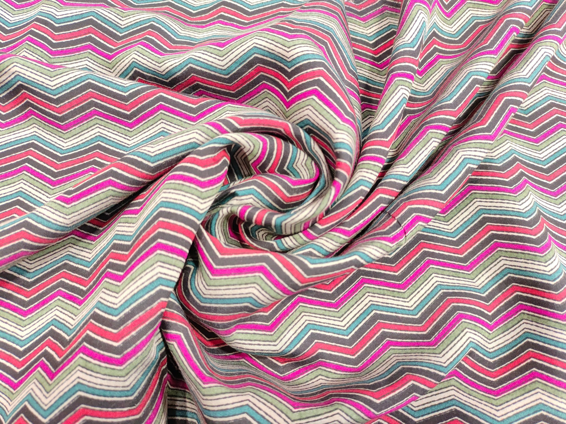 Muslin rickrack print with pink and green