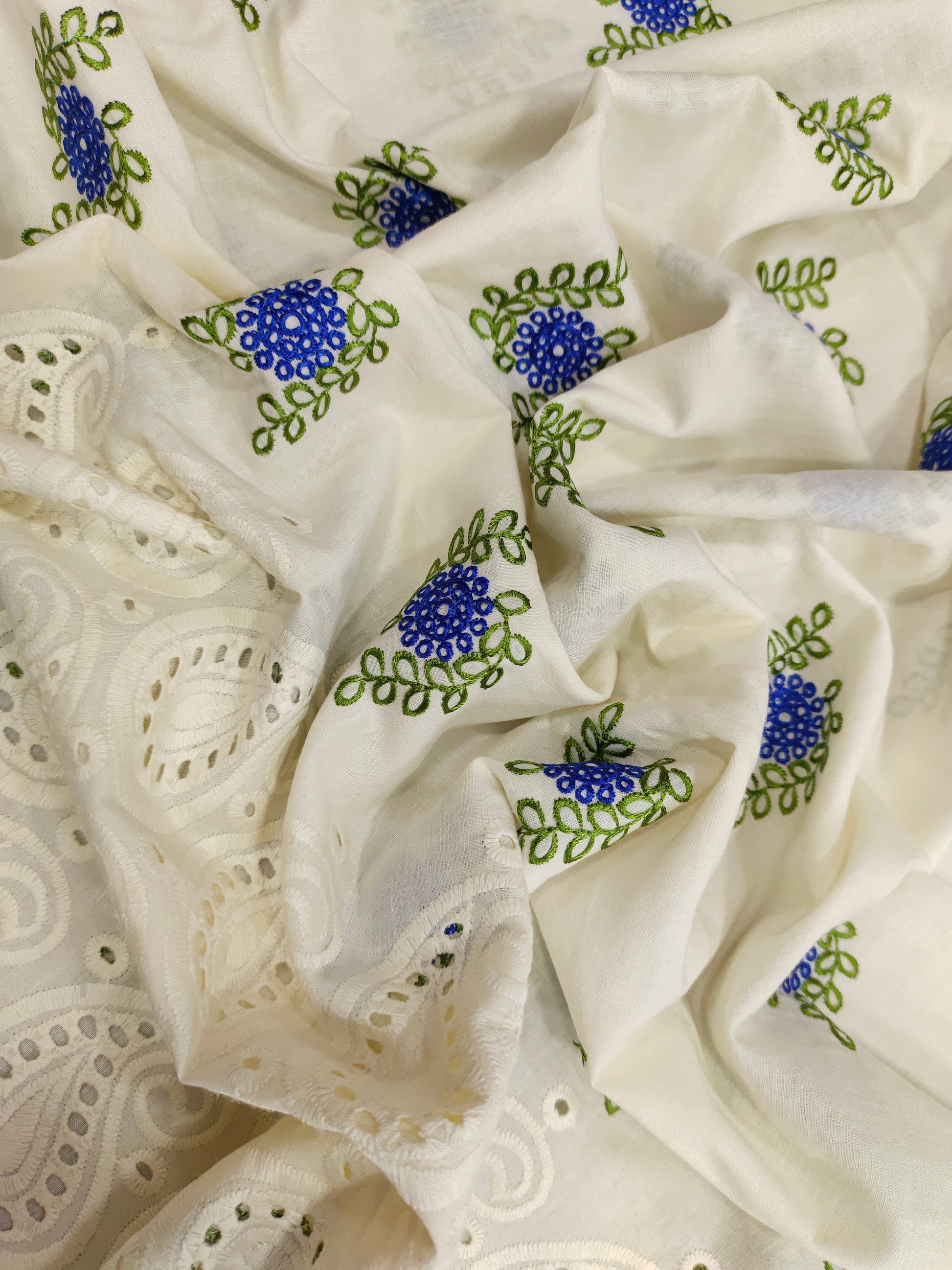 Pasley border with small motifs all over