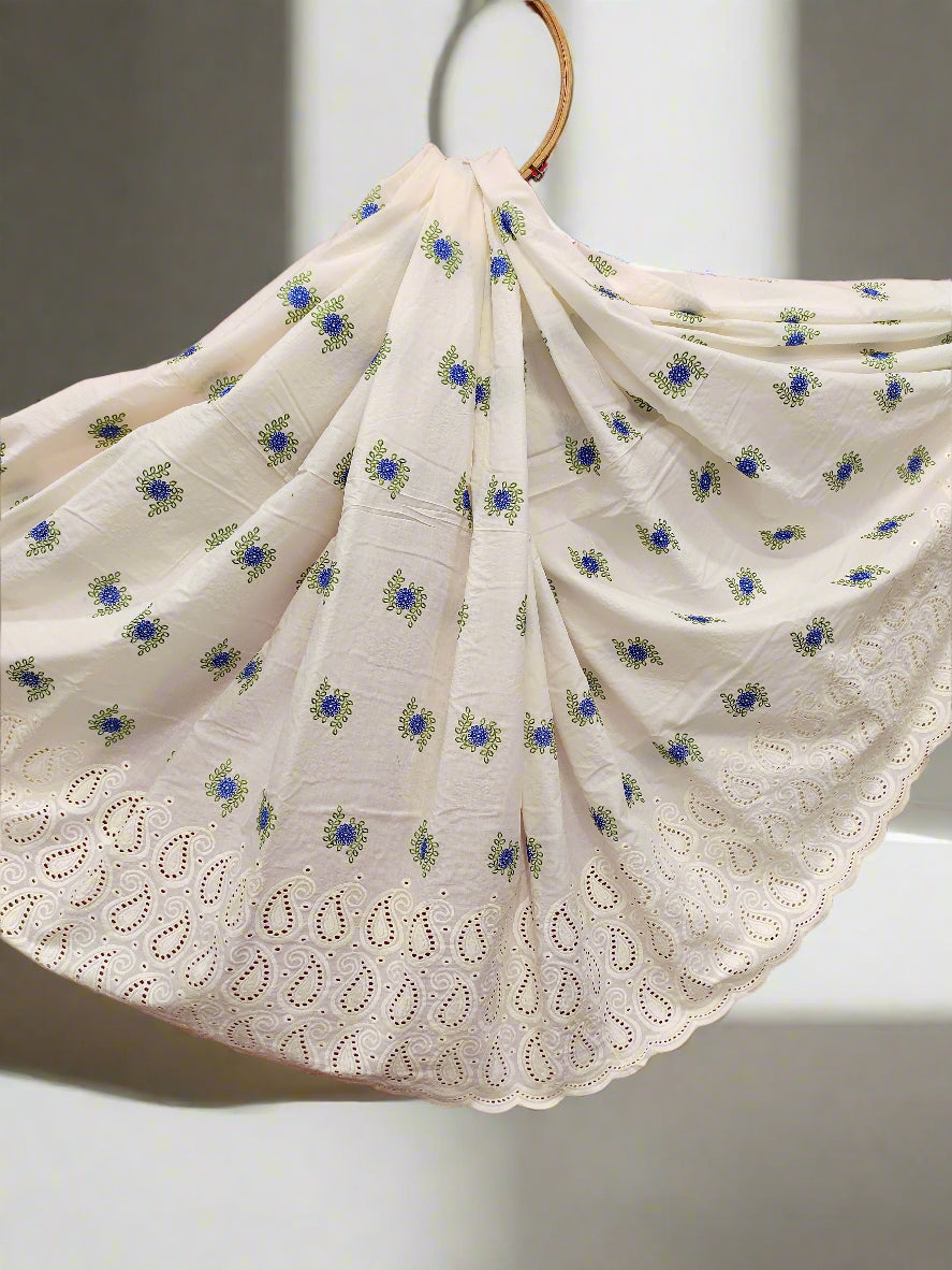 Pasley border with small motifs all over