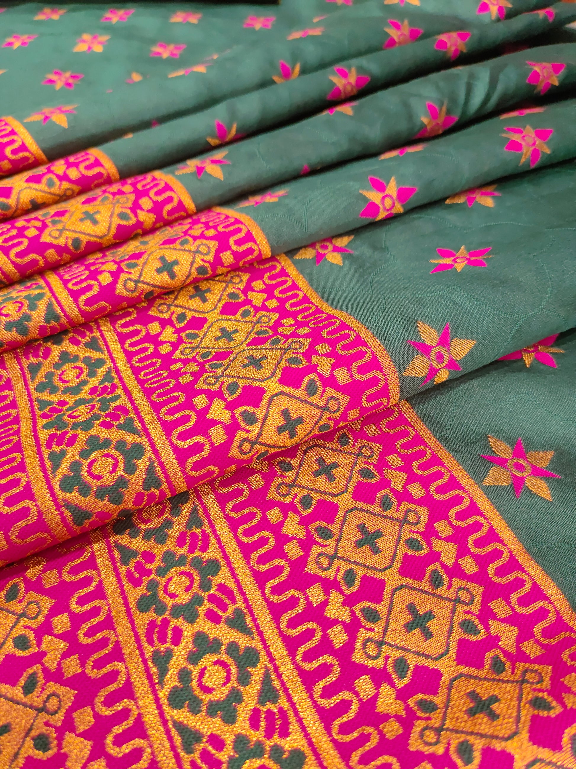 Banarasi silk border with green and pink color