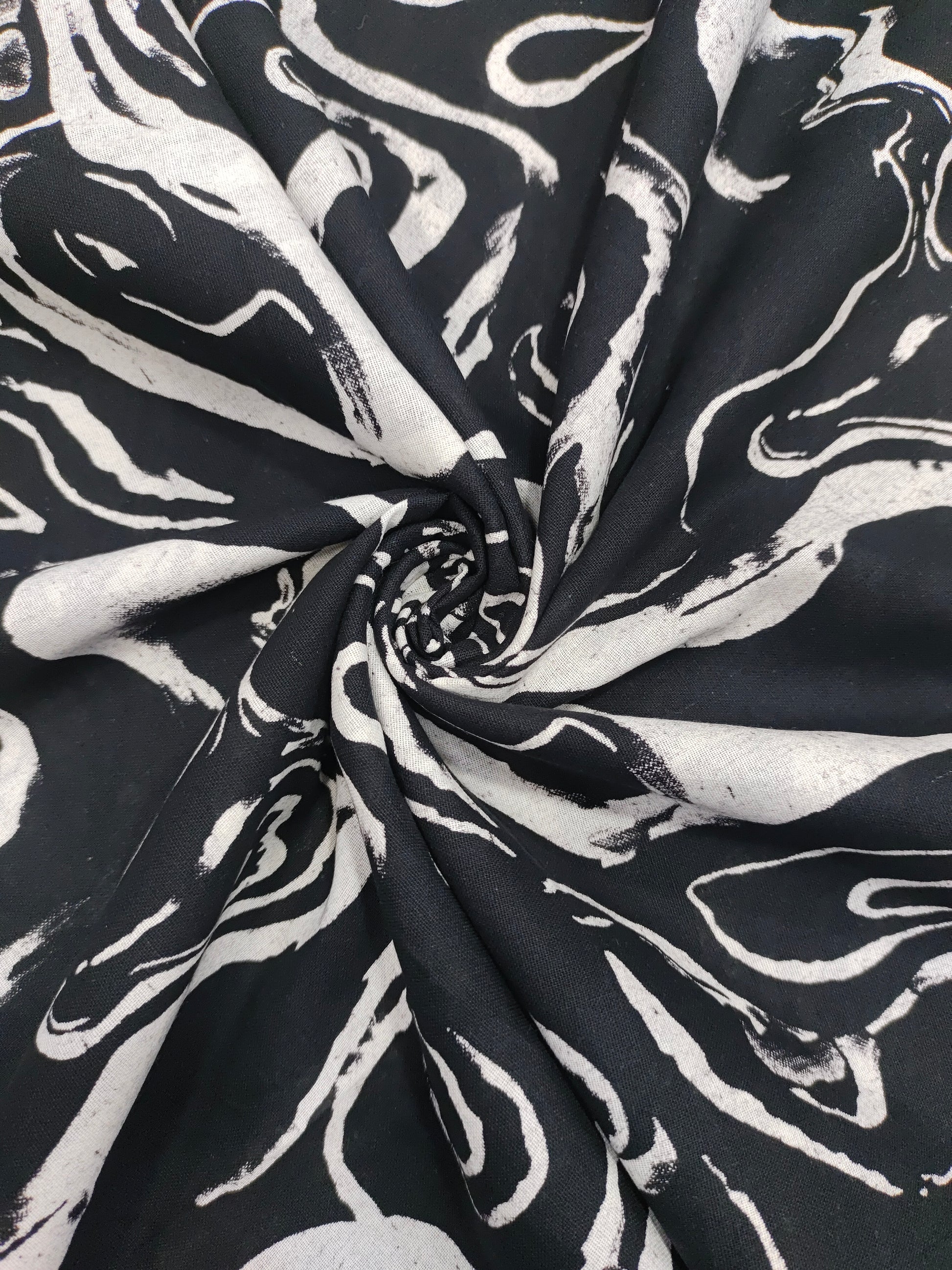 Flex aishani black & white print