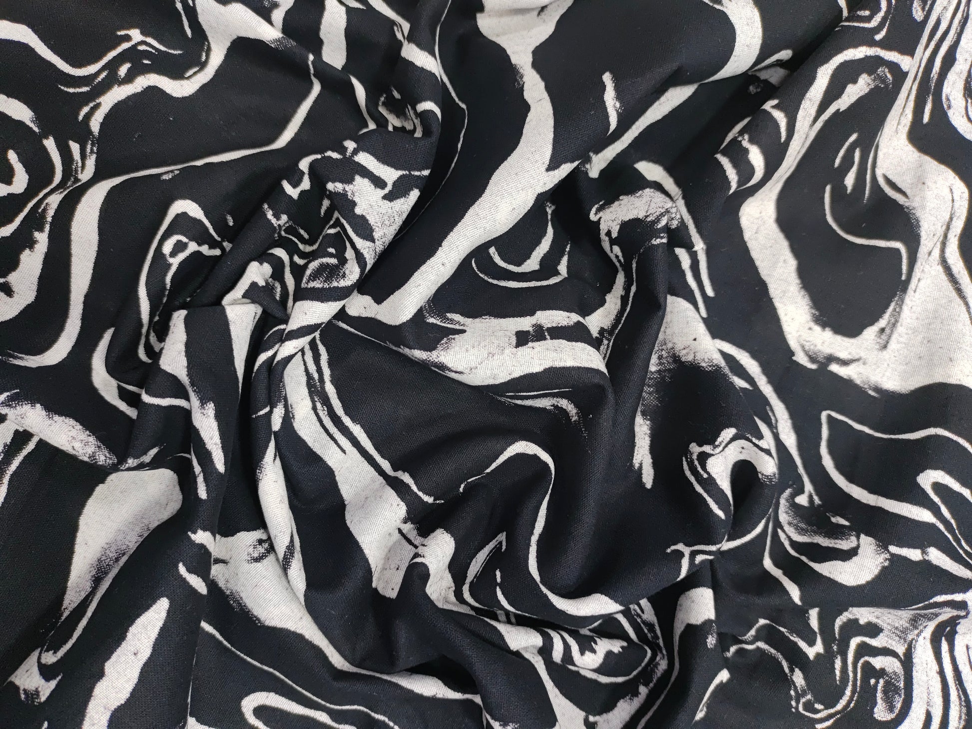 Flex aishani black & white print