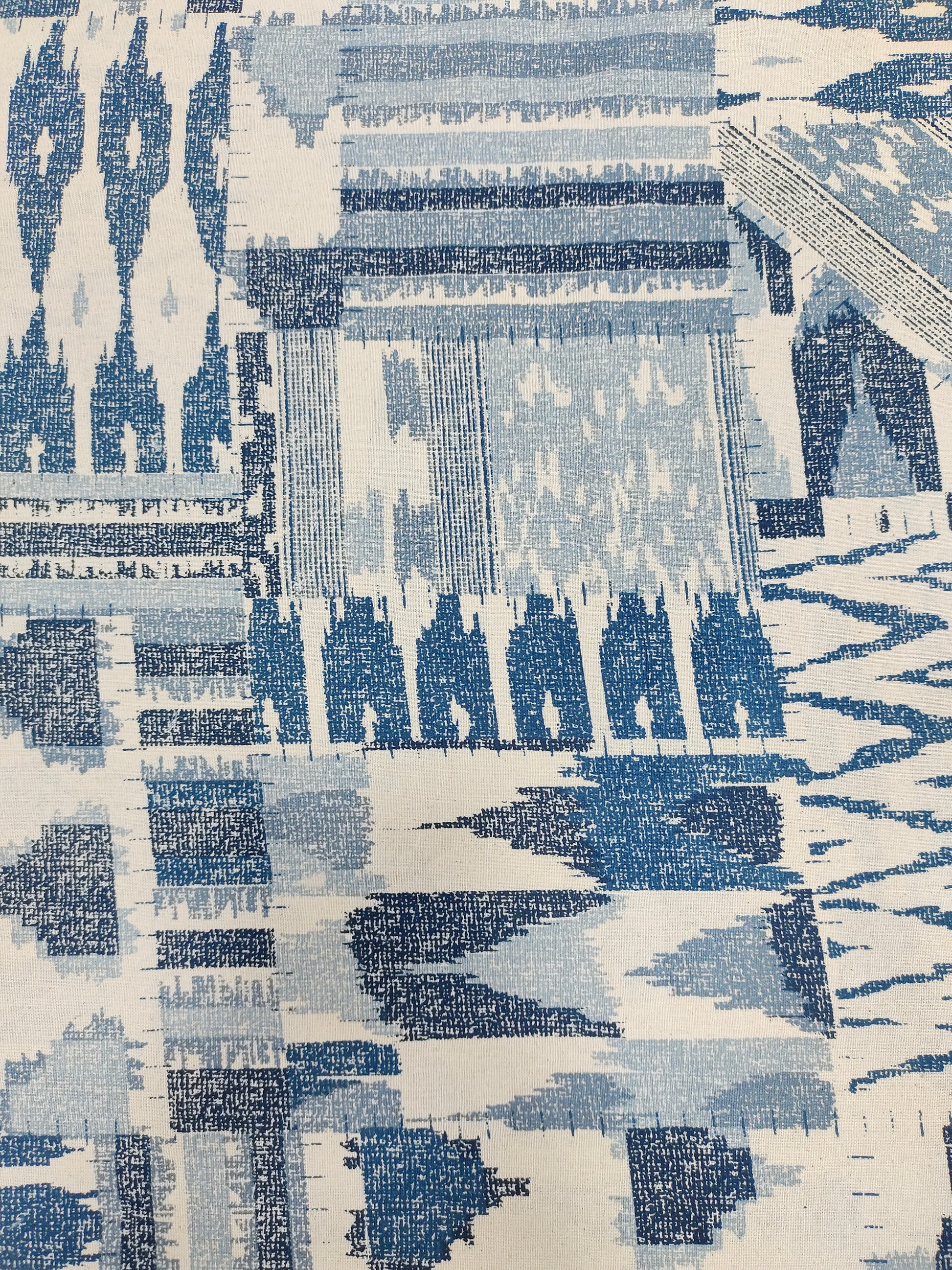 Flex cotton fabric with light and dark blue print