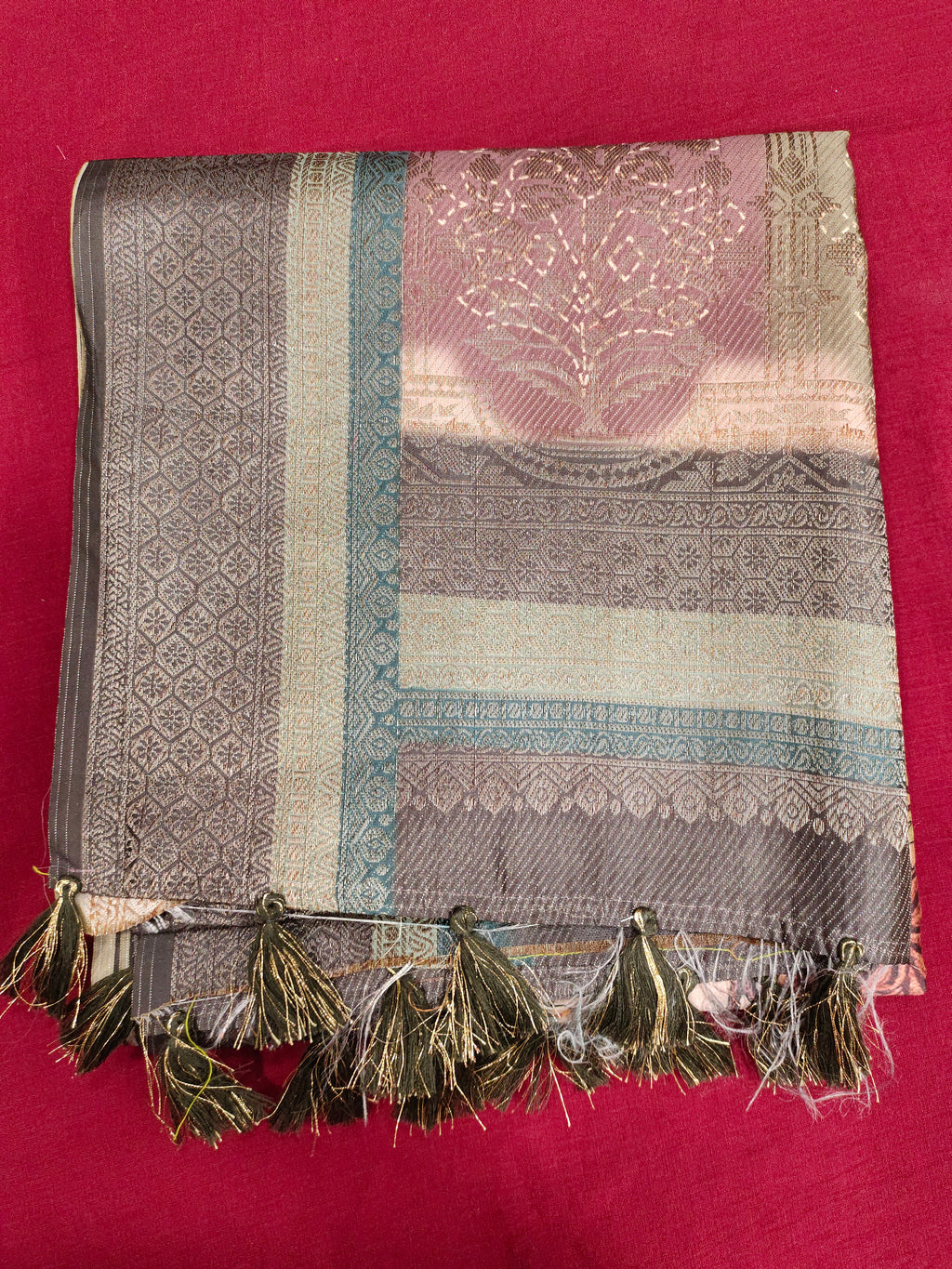 Diya silk butti rich pallu