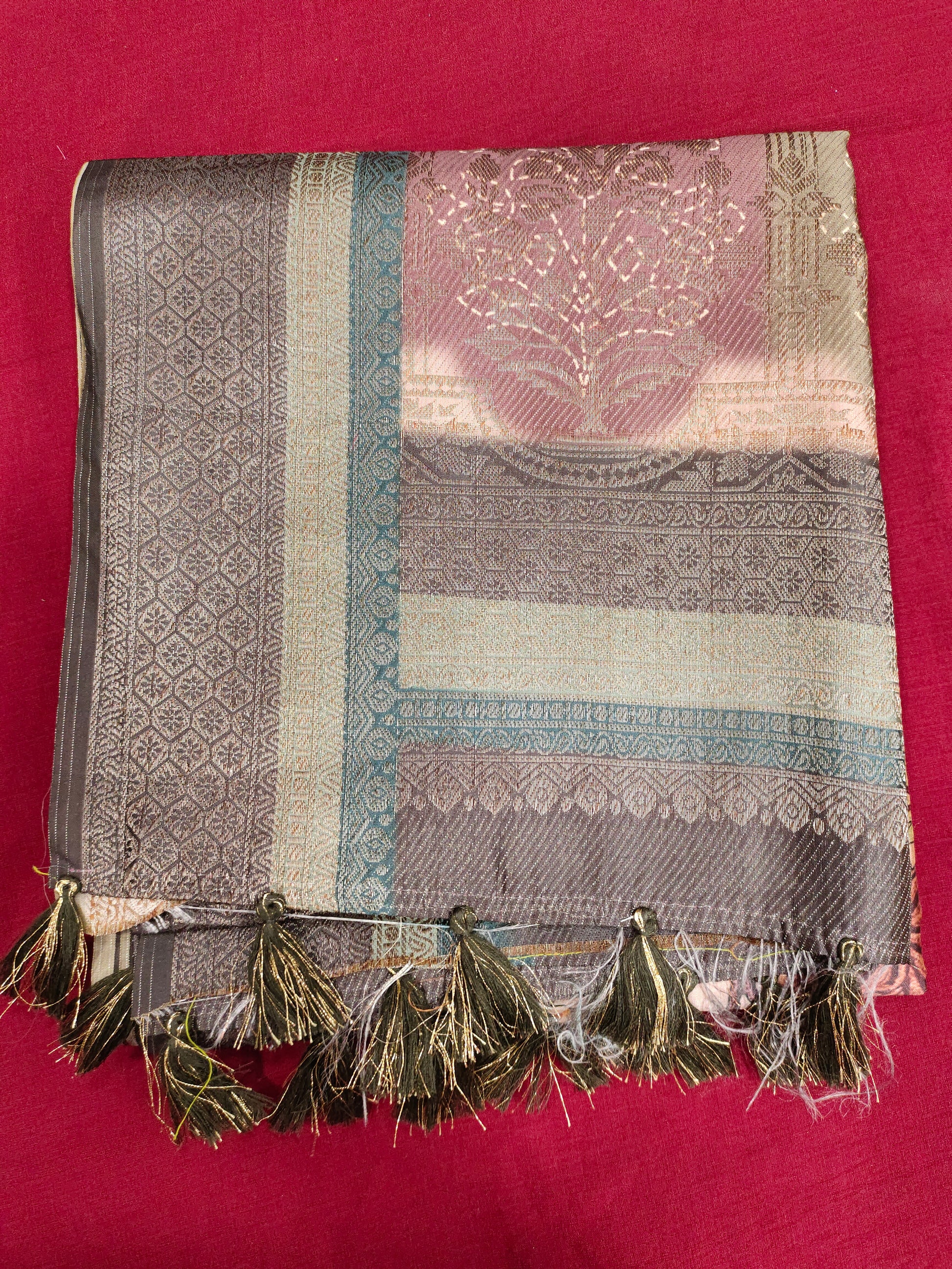 Diya silk butti rich pallu