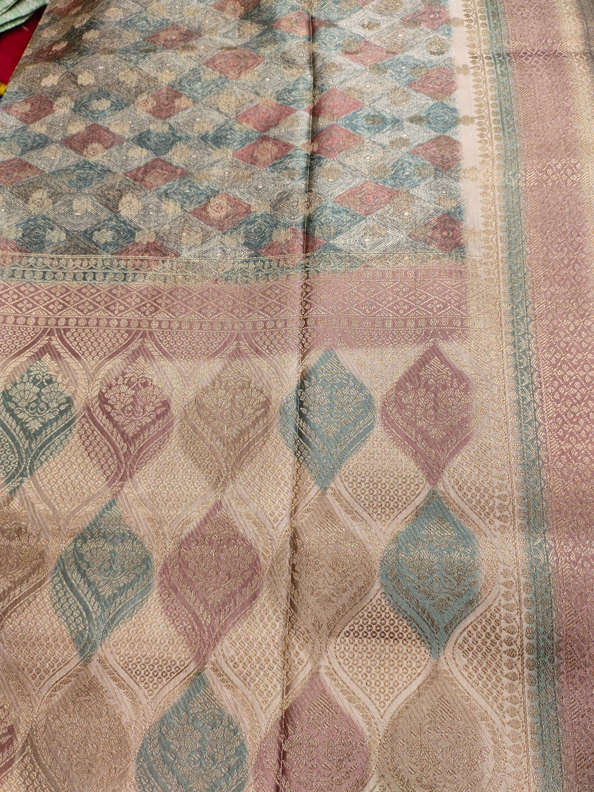 Diya silk butti rich pallu