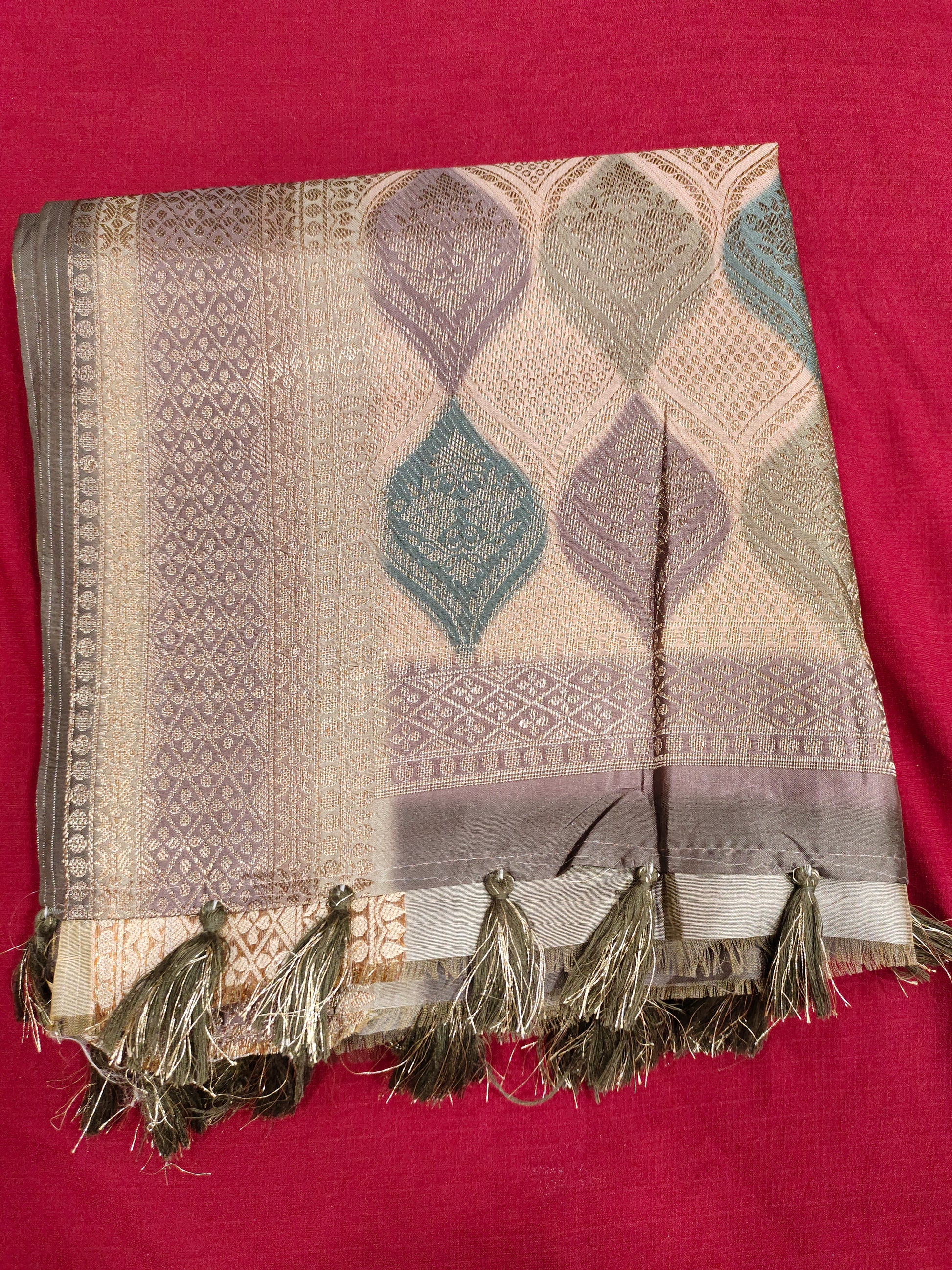 Diya silk butti rich pallu