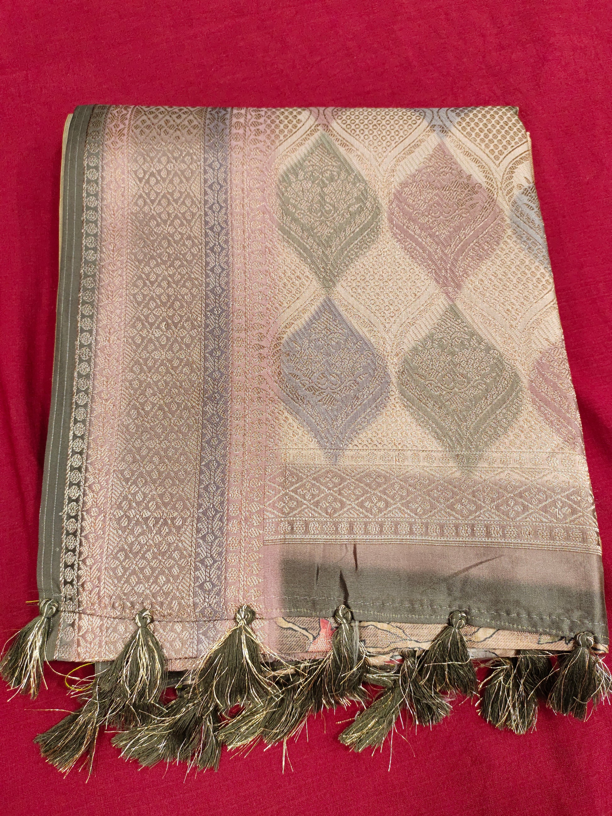 Diya silk butti rich pallu