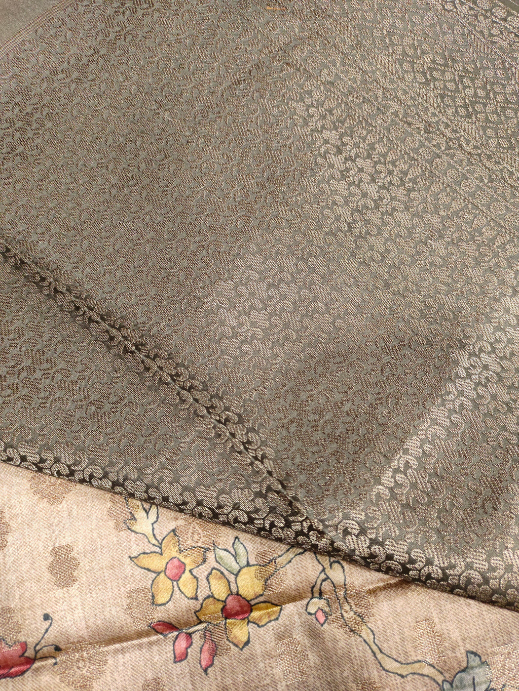 Diya silk butti rich pallu