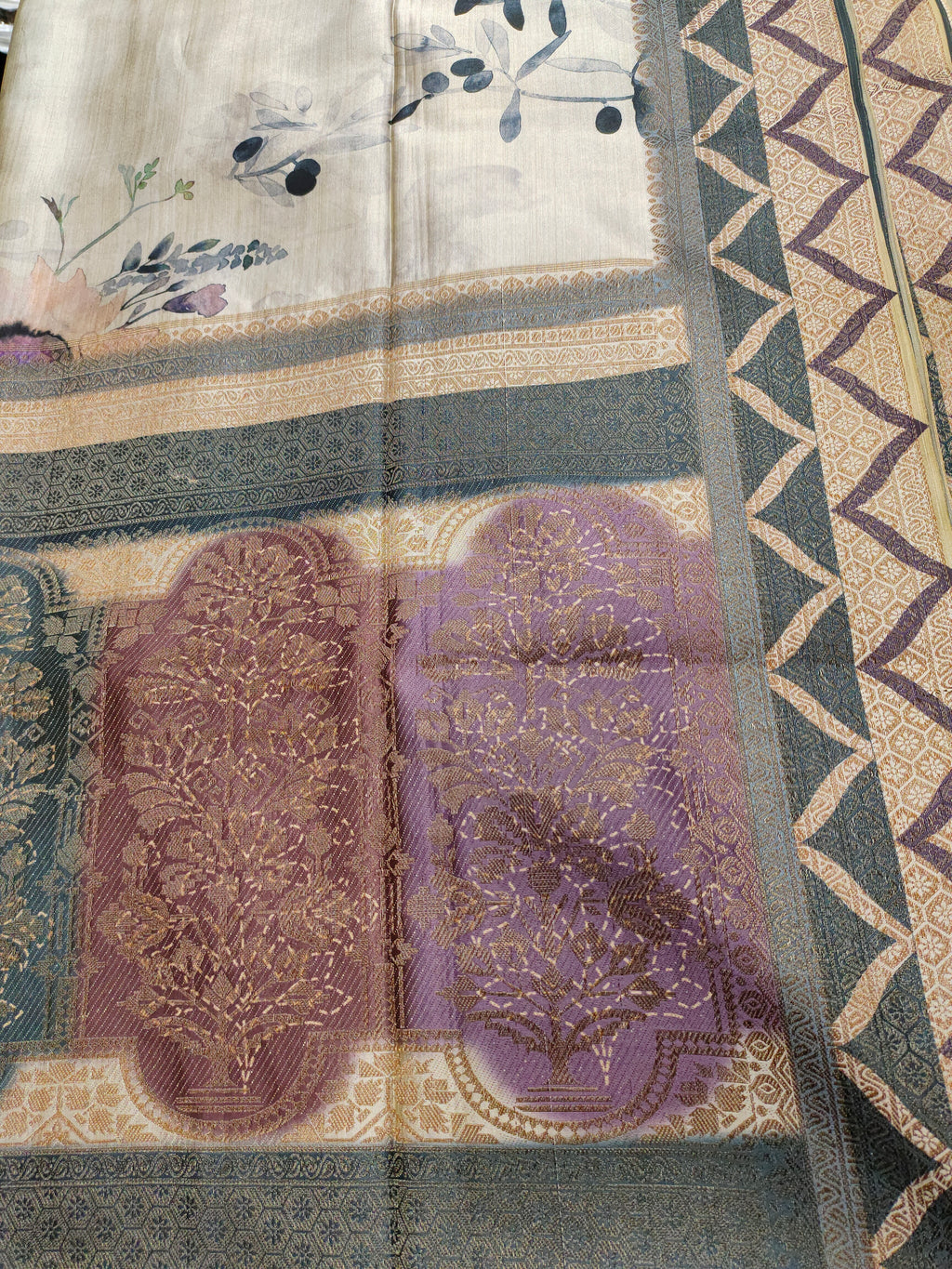 Diya silk butti silk pallu