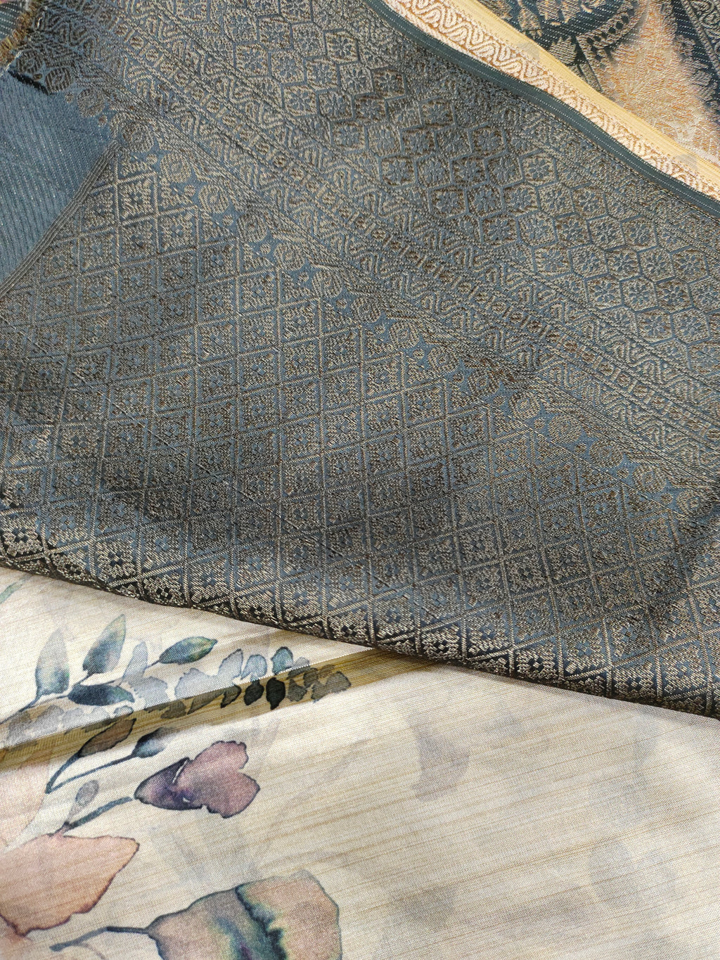Diya silk butti silk pallu