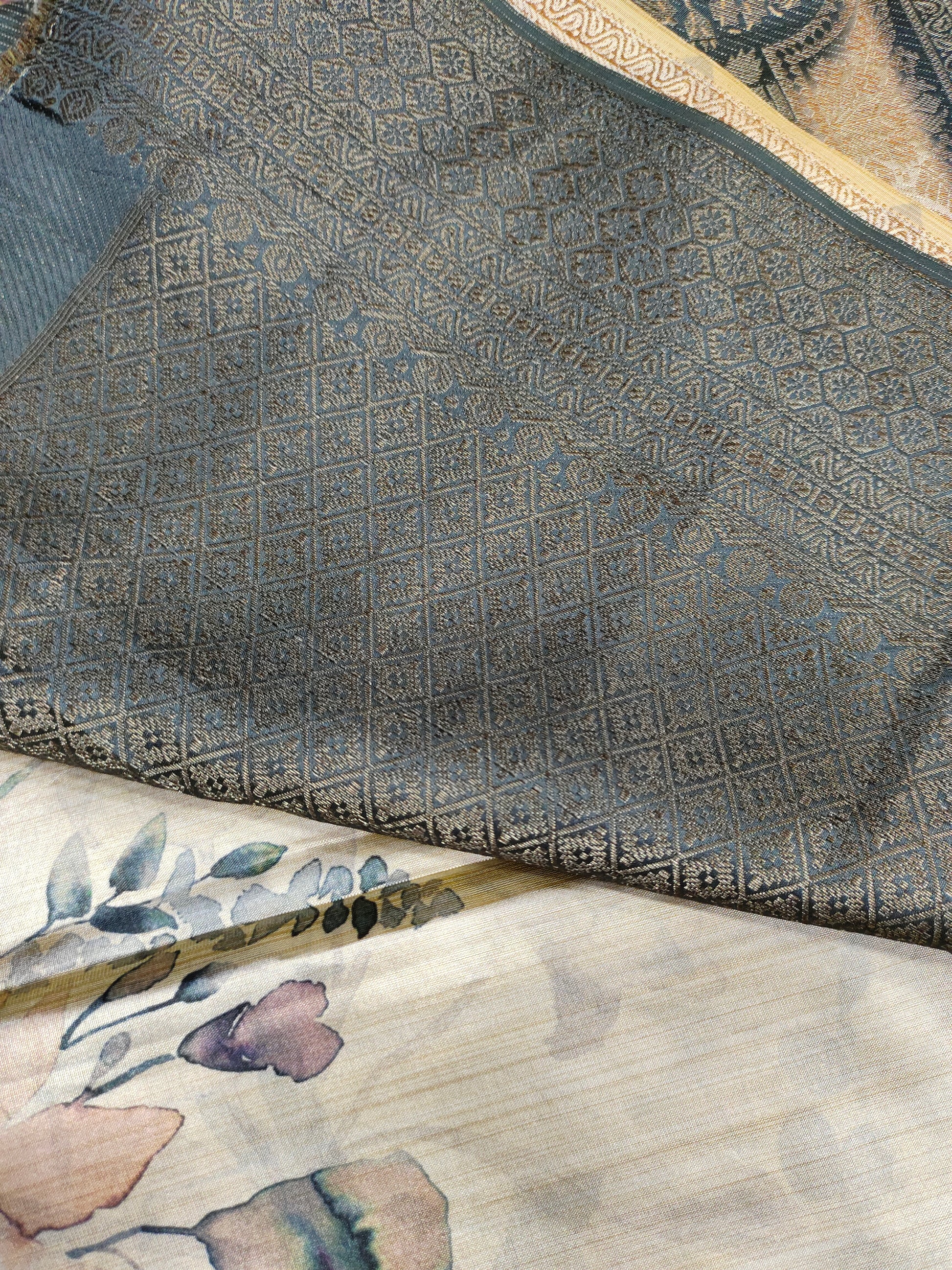 Diya silk butti silk pallu
