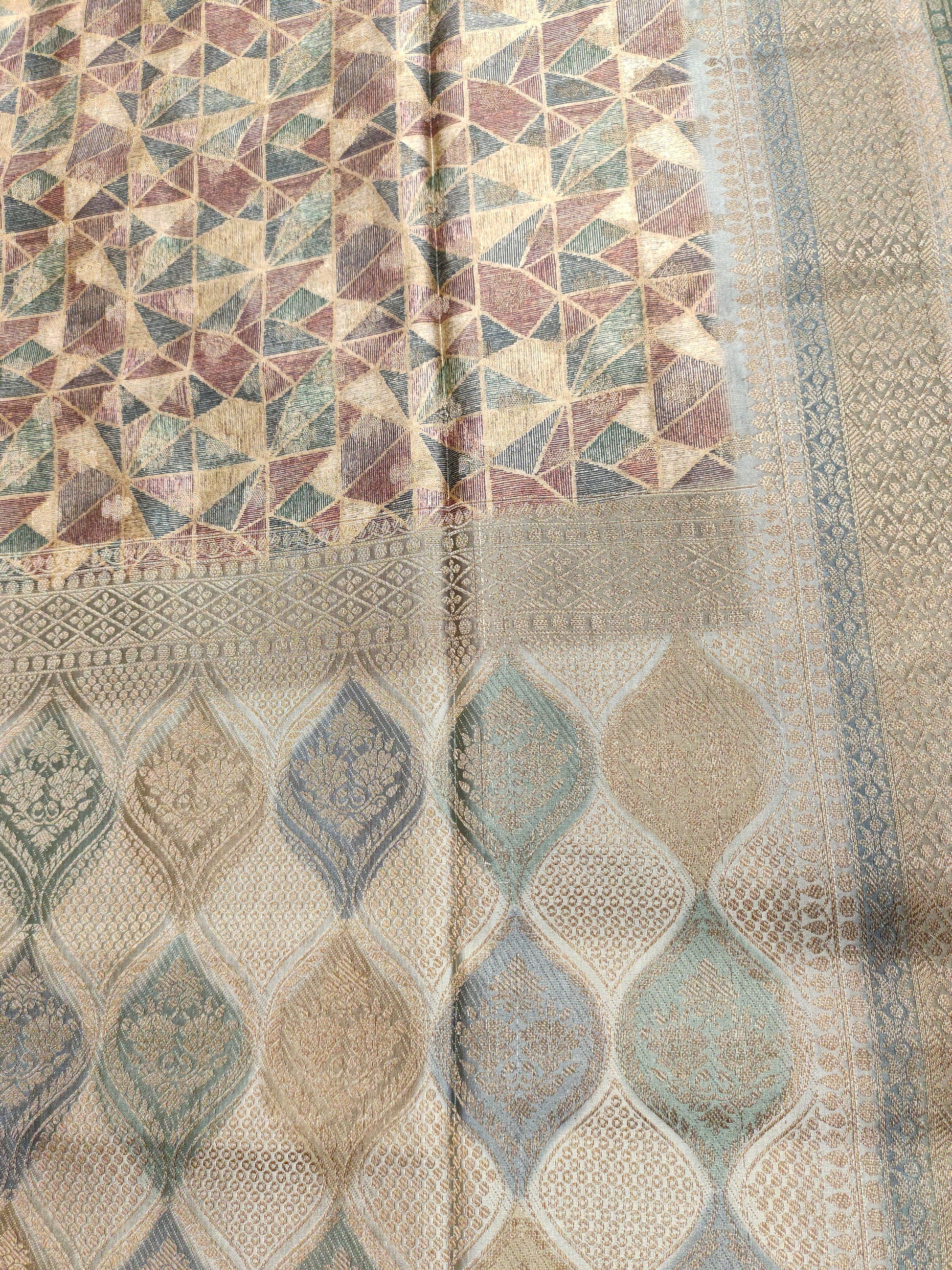 Diya silk butti rich pallu