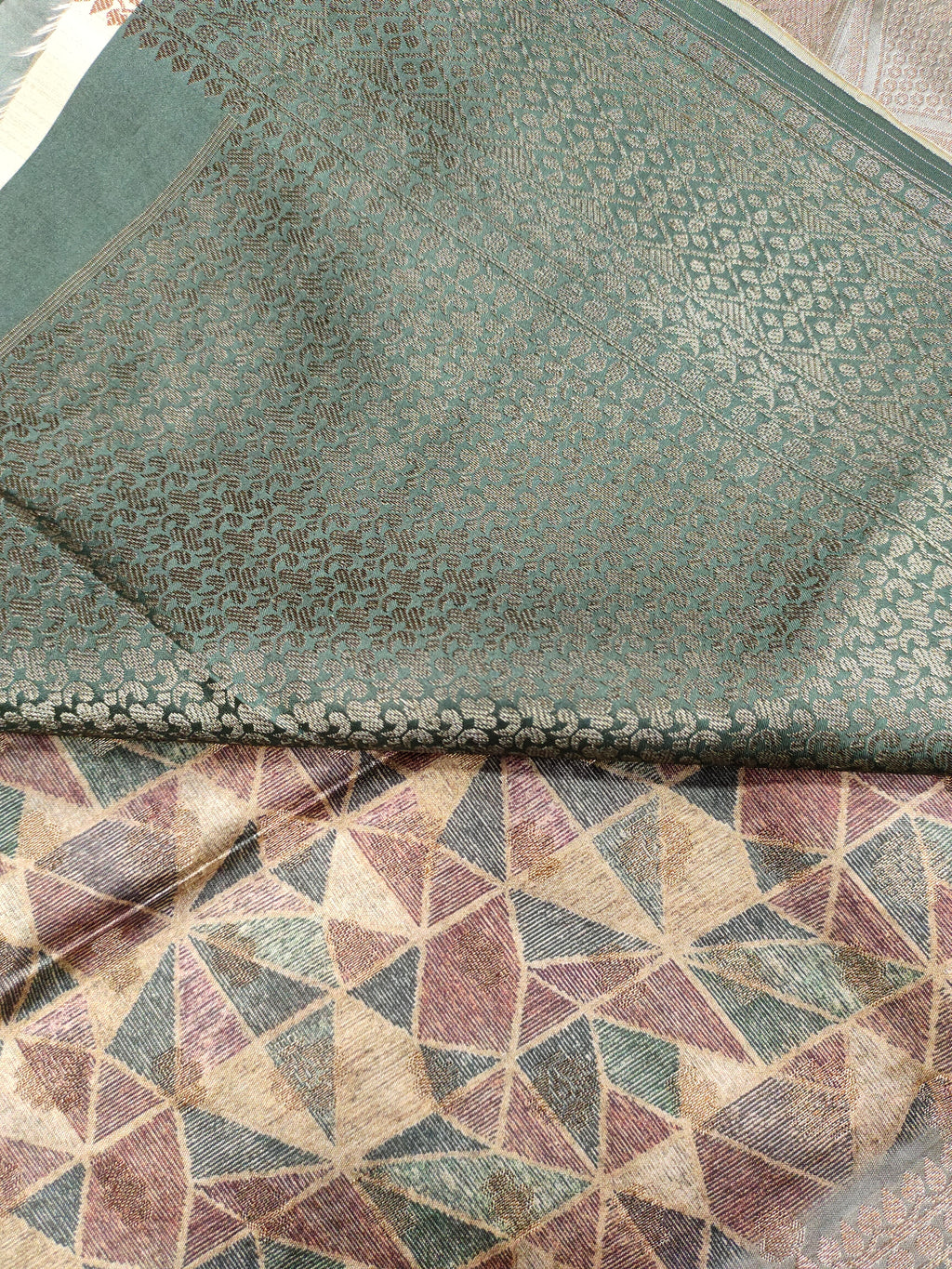 Diya silk butti rich pallu
