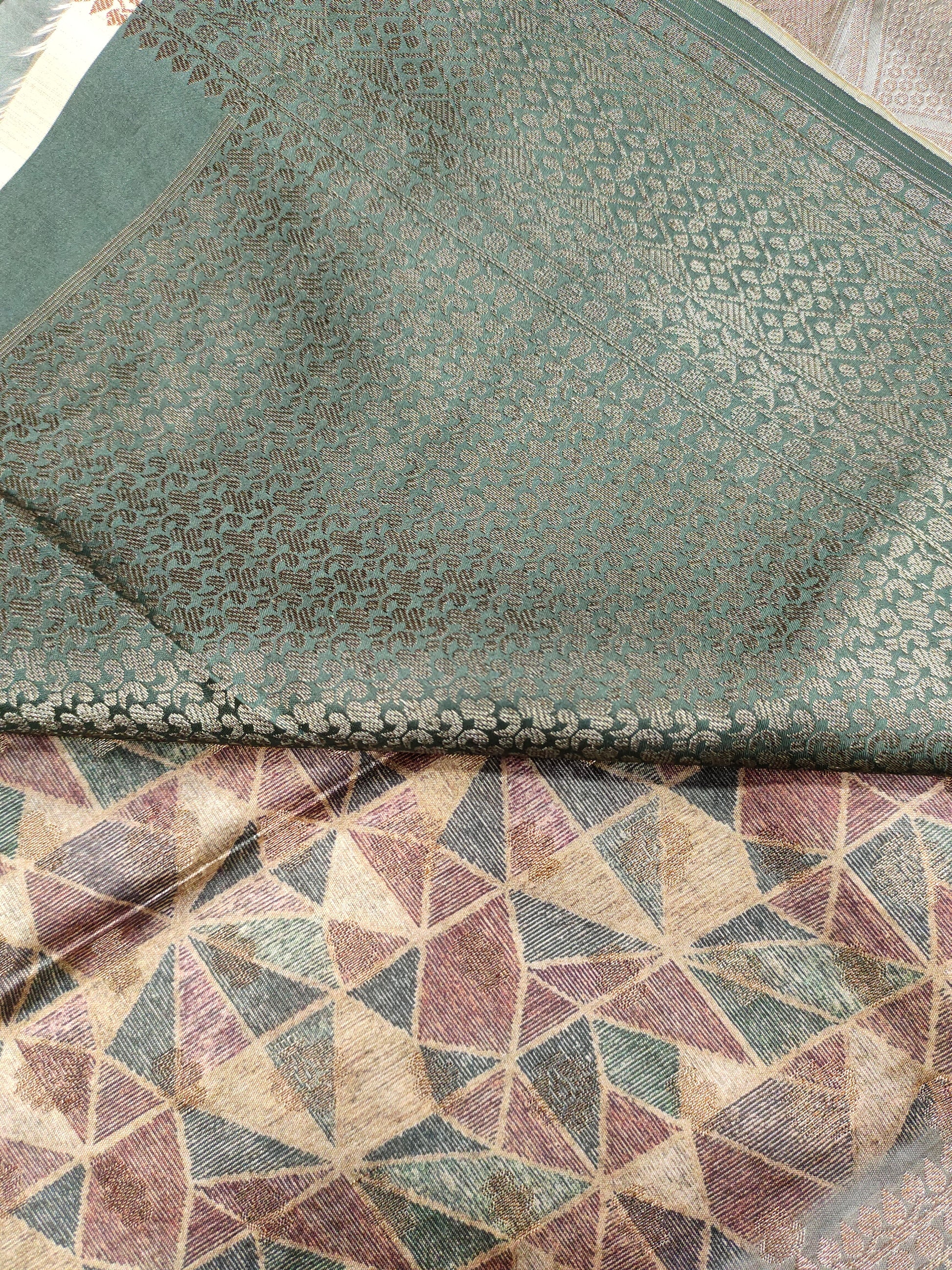 Diya silk butti rich pallu