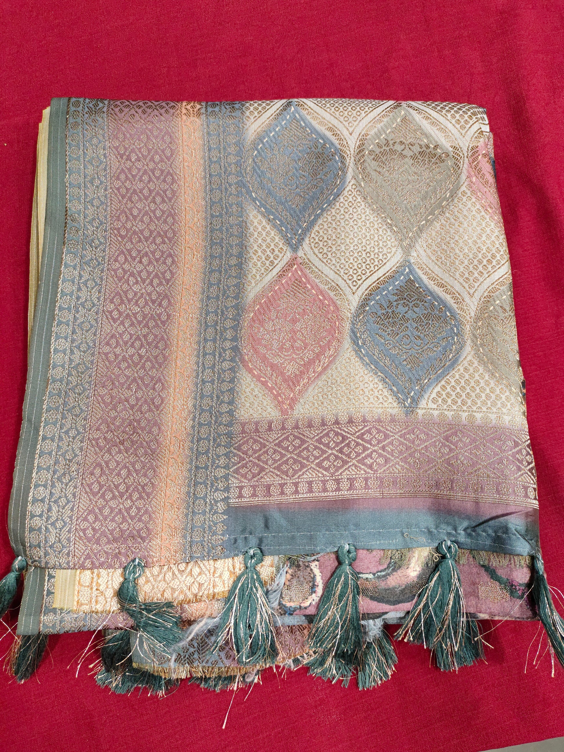 Diya silk butti rich pallu