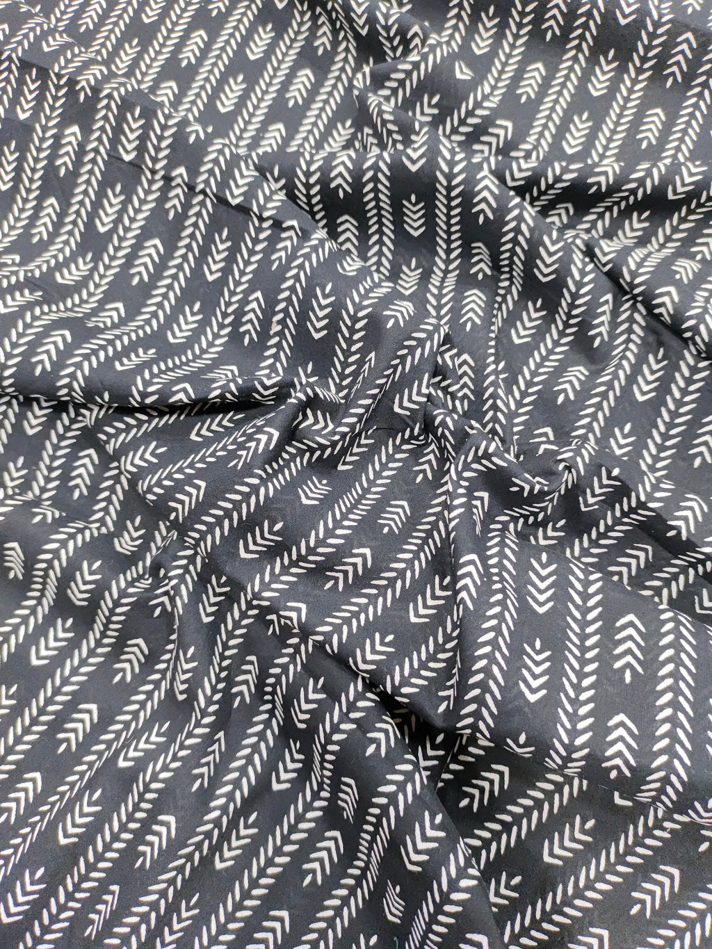 Black and white stripes print