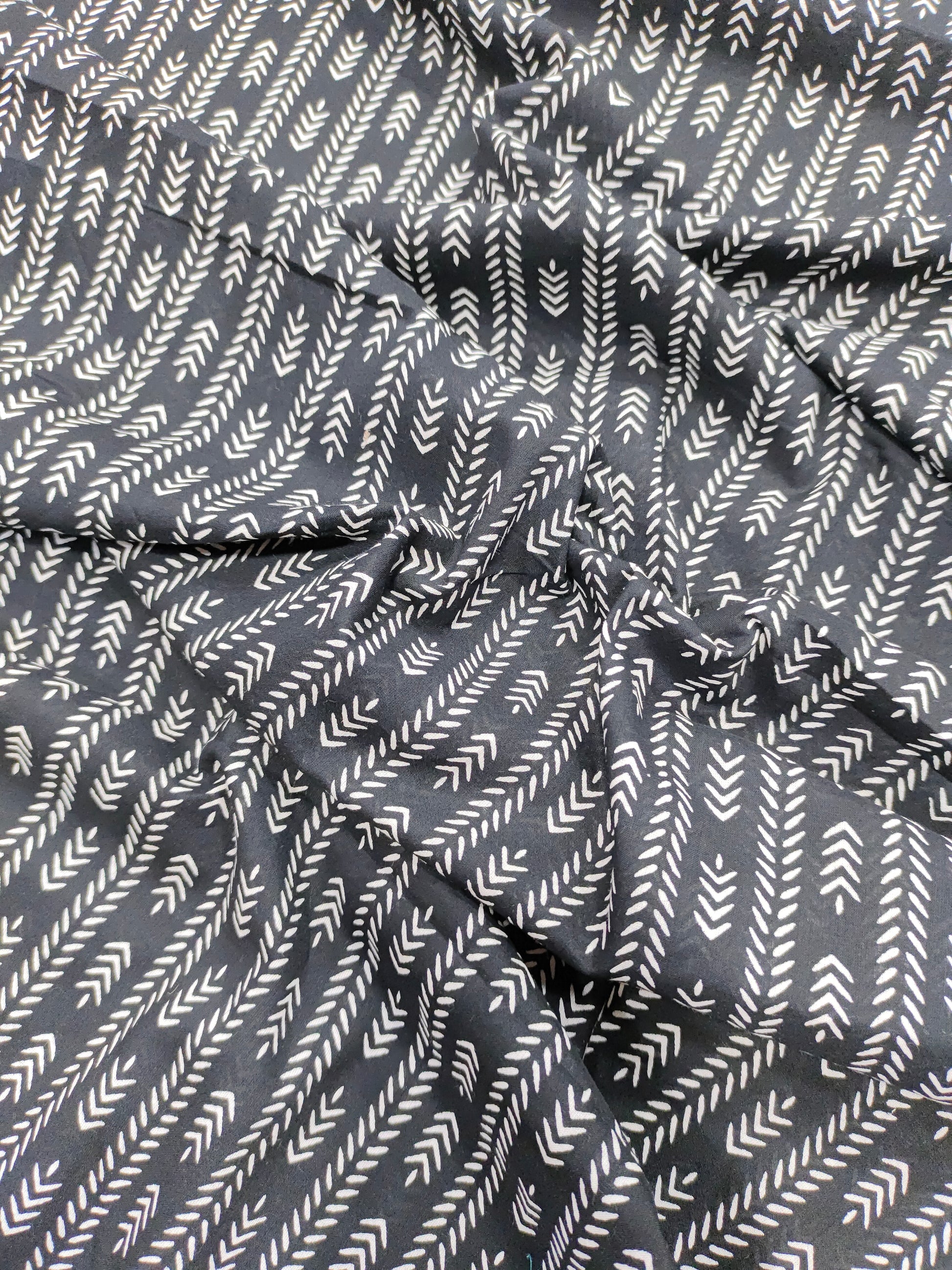 Black and white stripes print