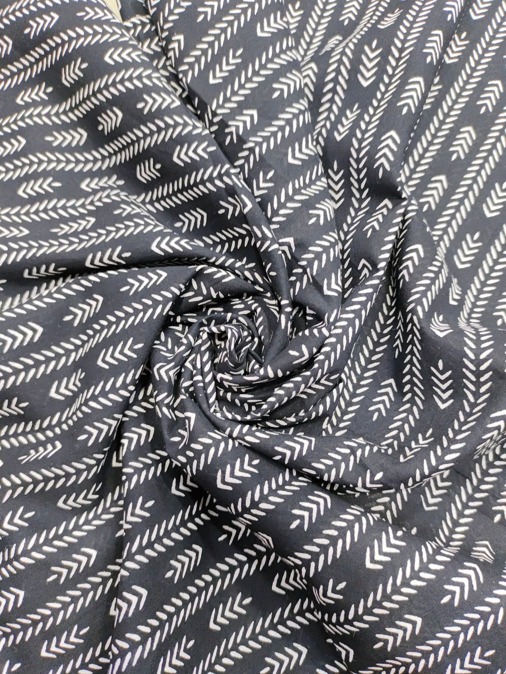 Black and white stripes print