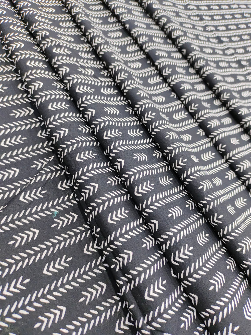 Black and white stripes print