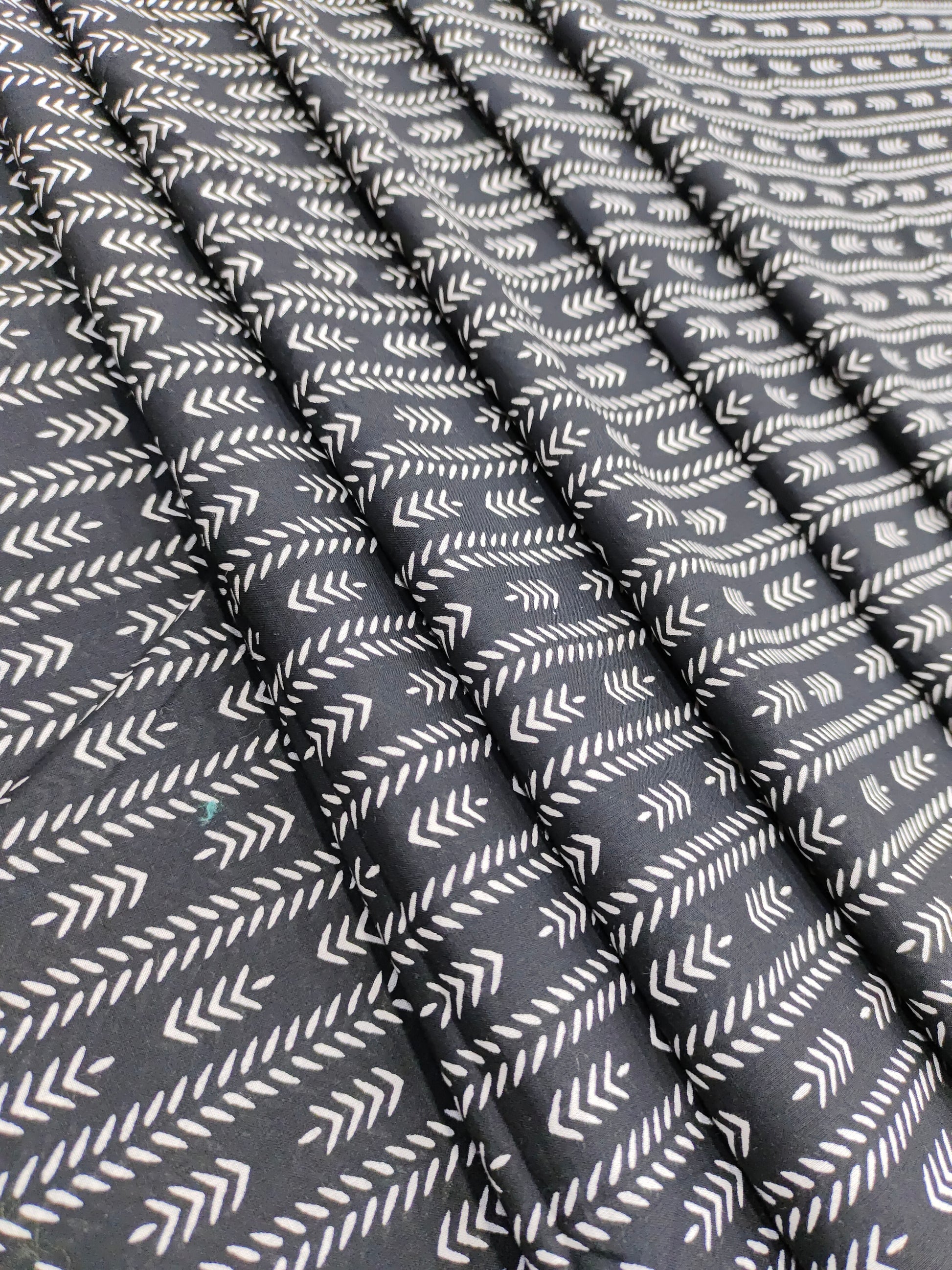 Black and white stripes print