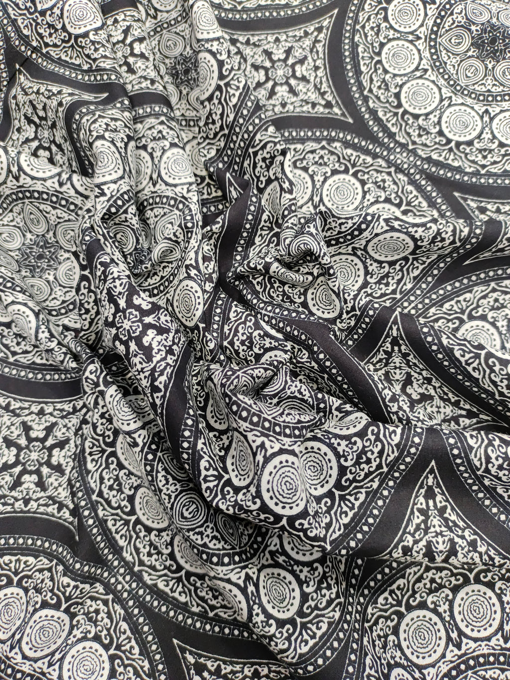 White and black circle print