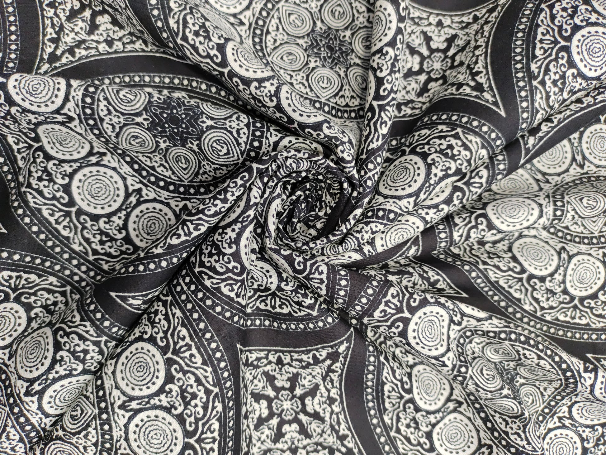 Black and white circle print