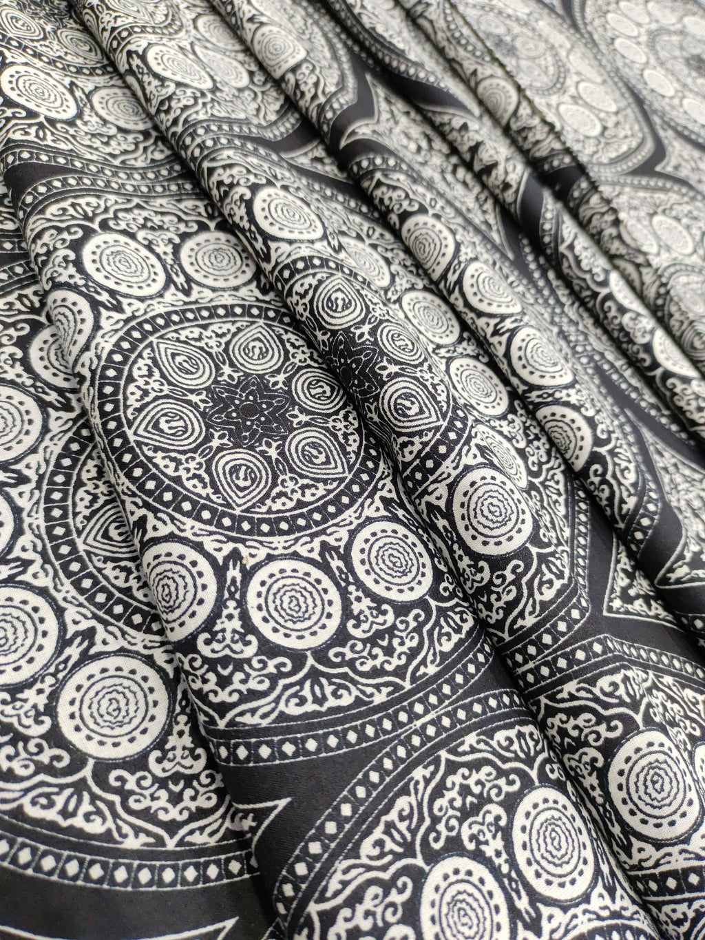 Black and white circle print