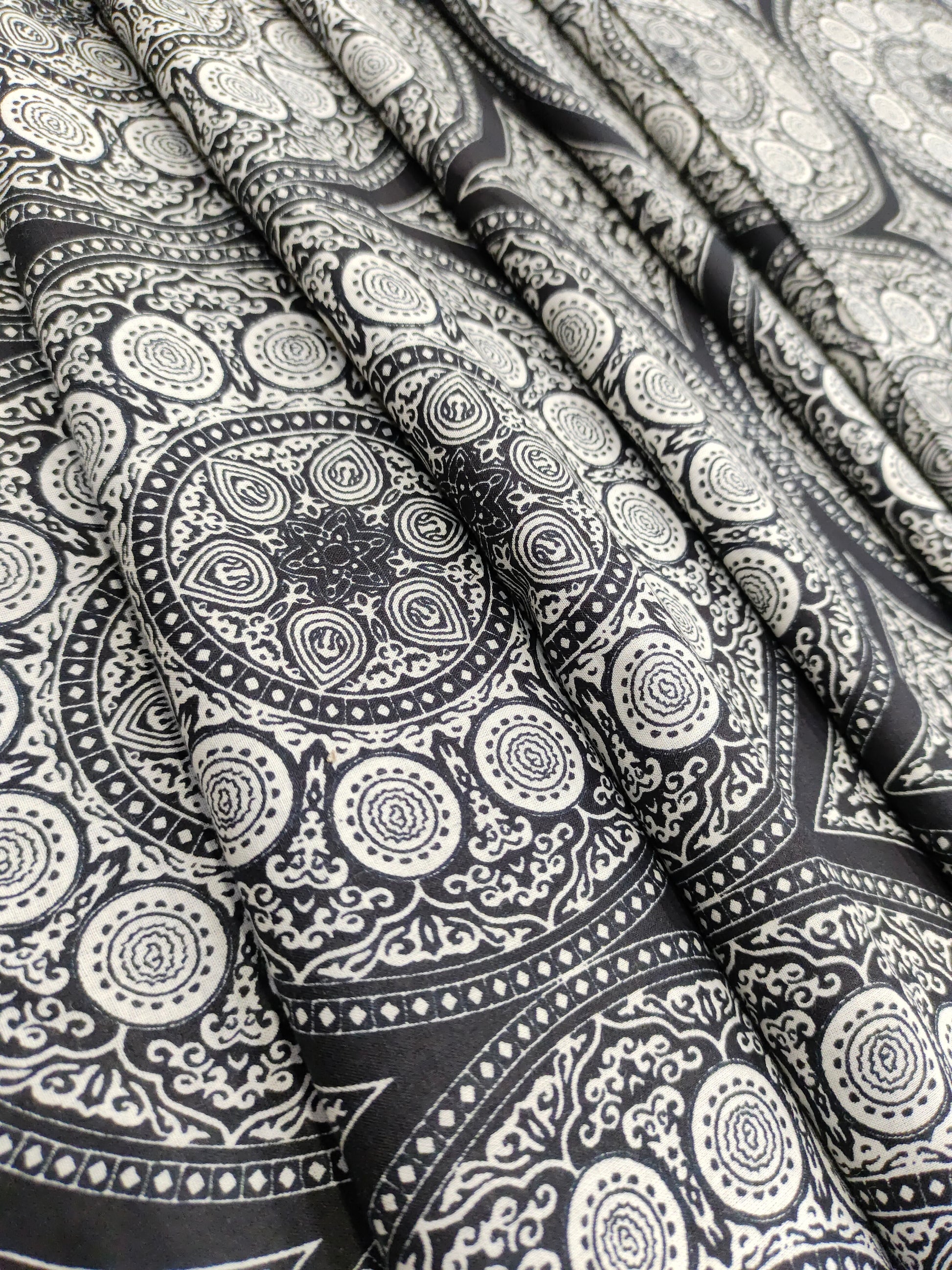 Black and white circle print