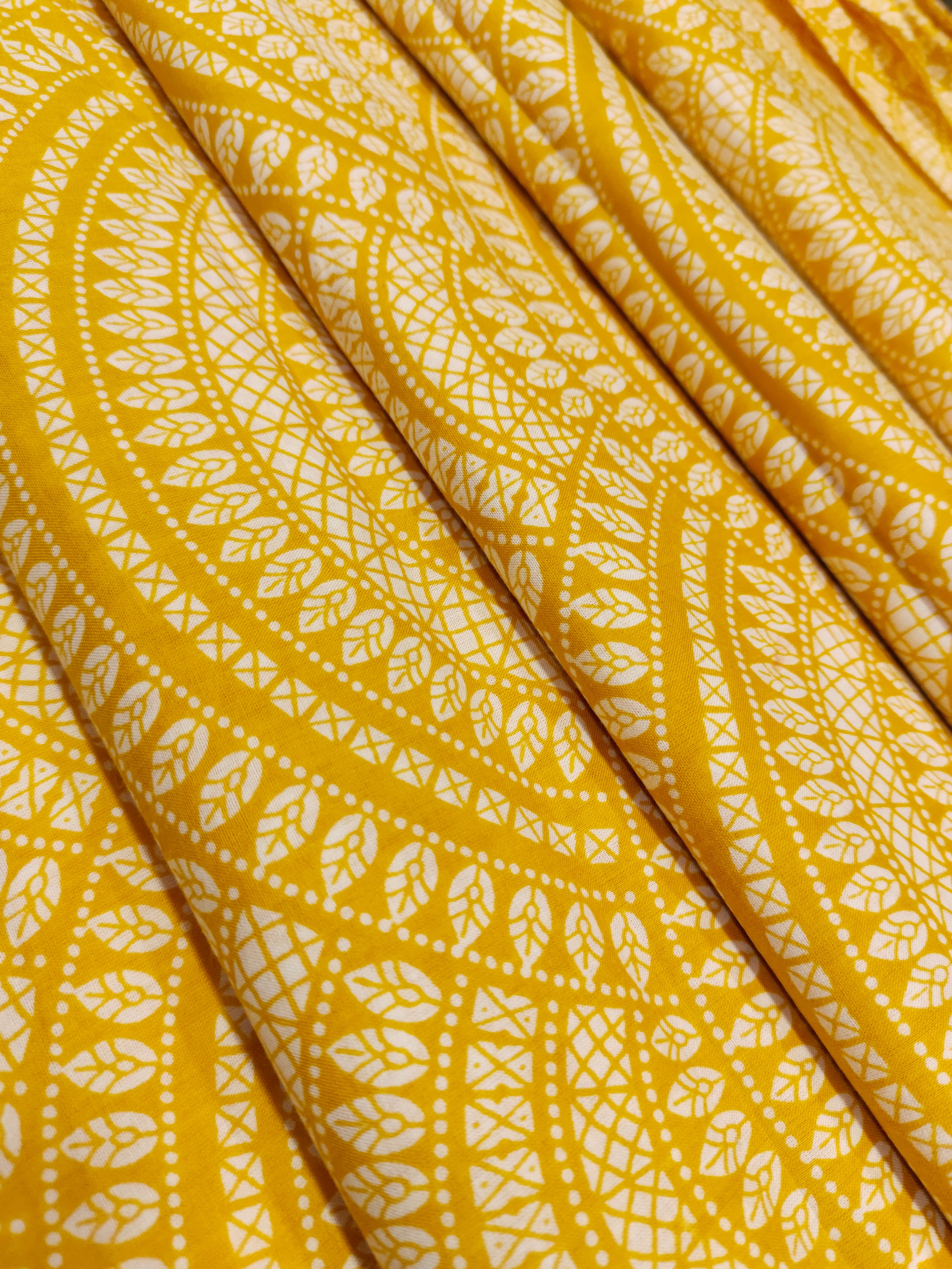 Yellow cotton half circular print.