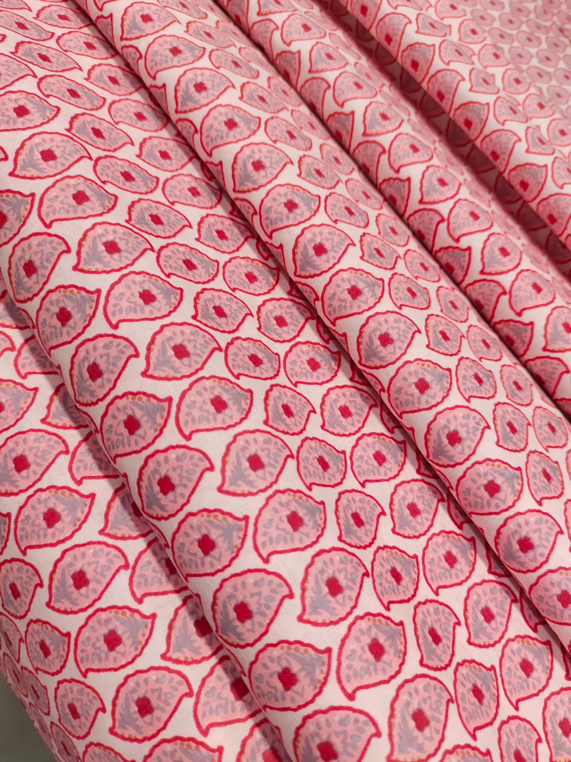 Cooton pink leaves screen print