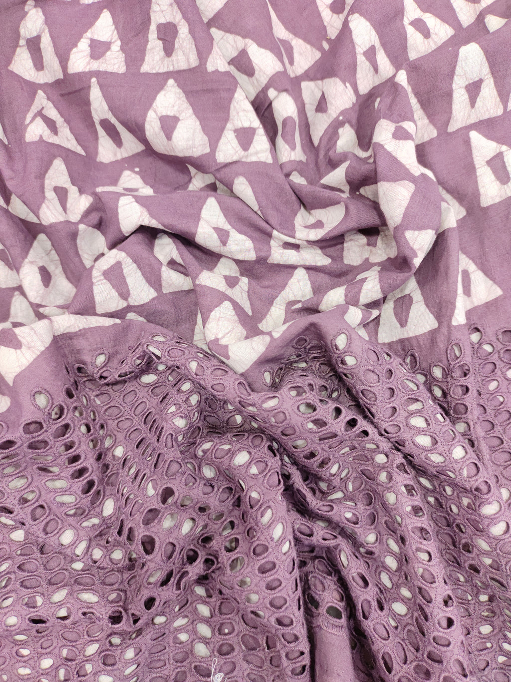 Light mauve cotton fabric with schifili embroidery